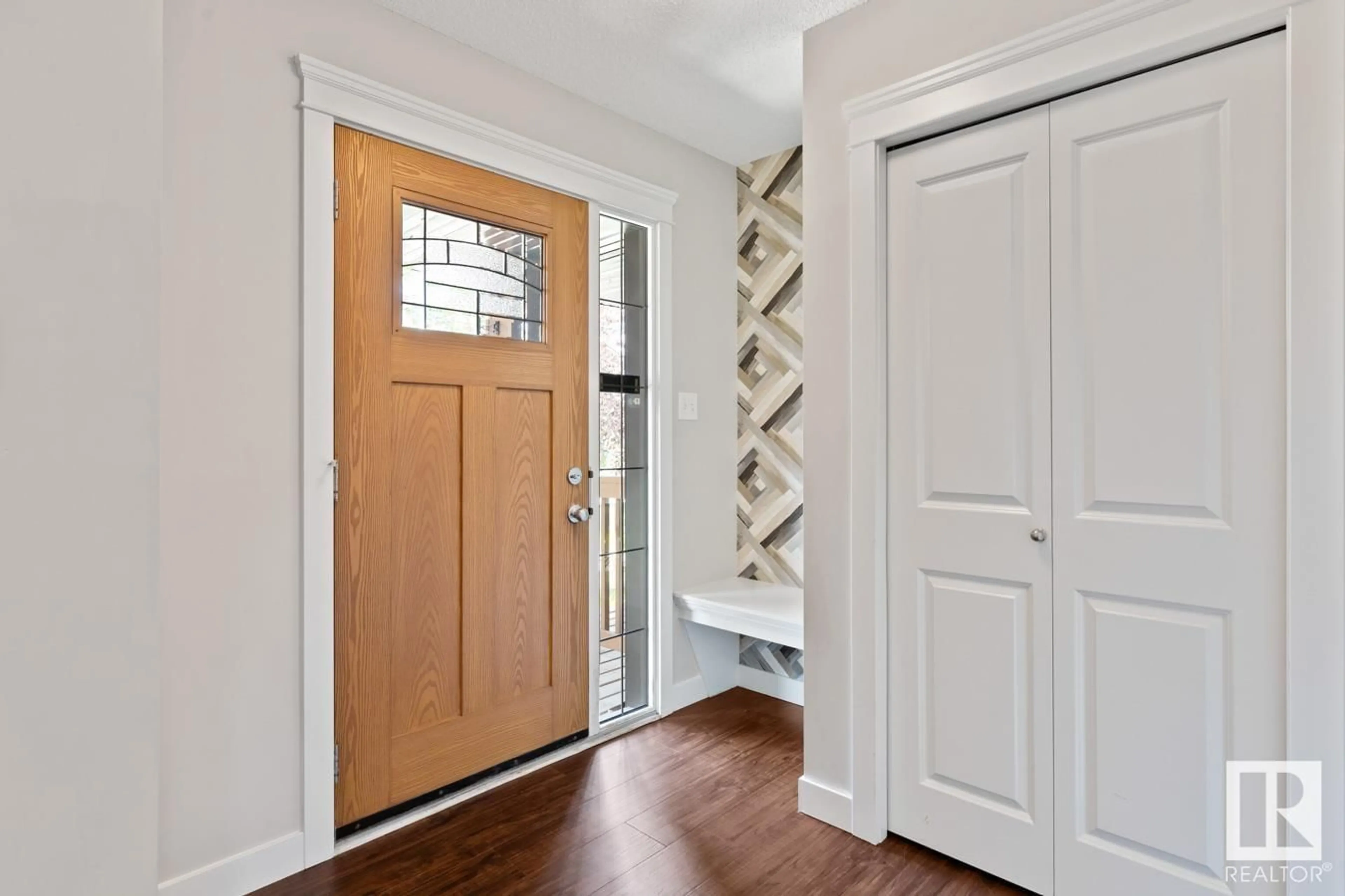 Indoor entryway for 61 TONEWOOD BV, Spruce Grove Alberta T7X0W4
