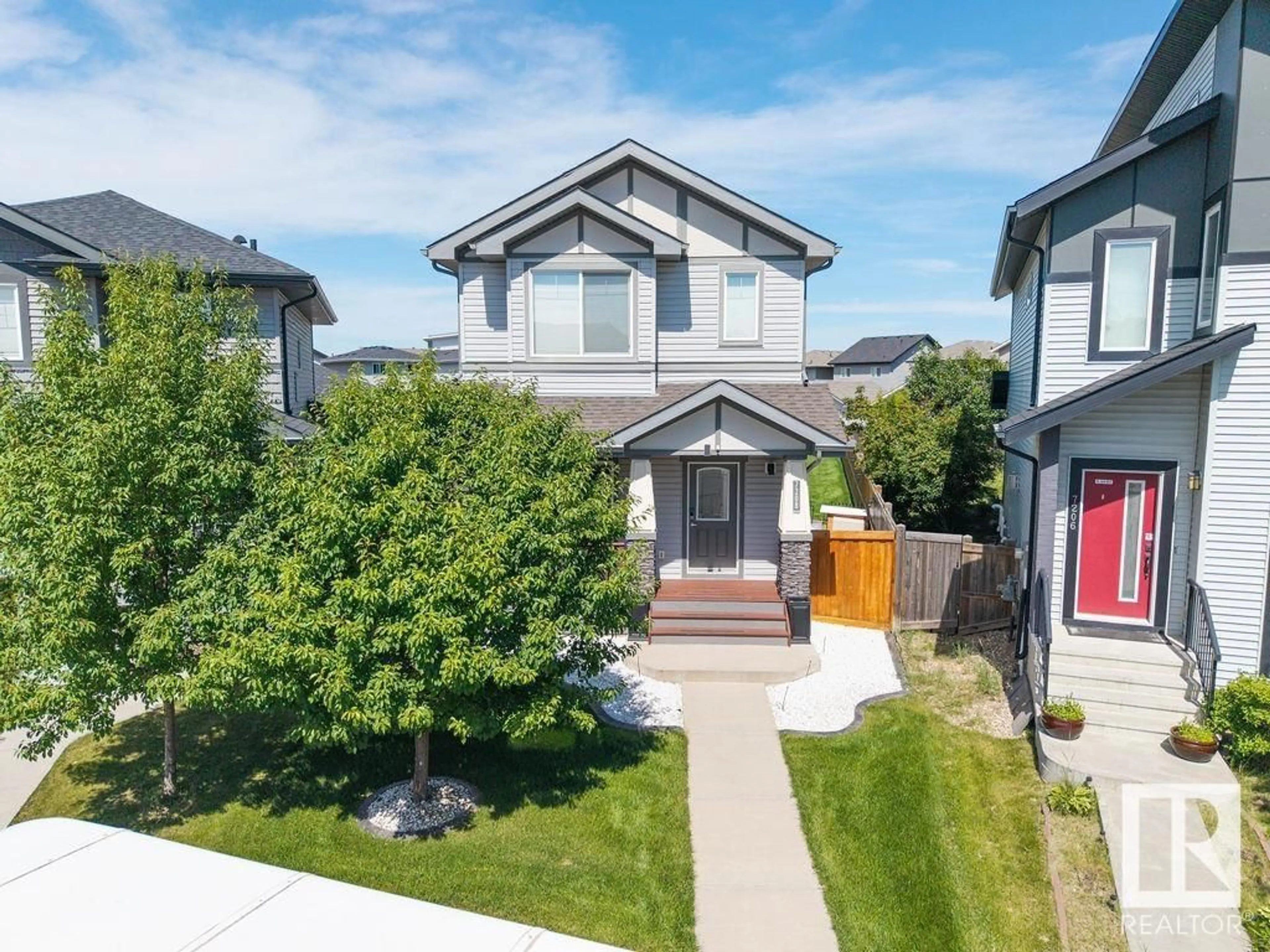 A pic from outside/outdoor area/front of a property/back of a property/a pic from drone, street for SW - 7208 CARDINAL WY, Edmonton Alberta T6W2Y5