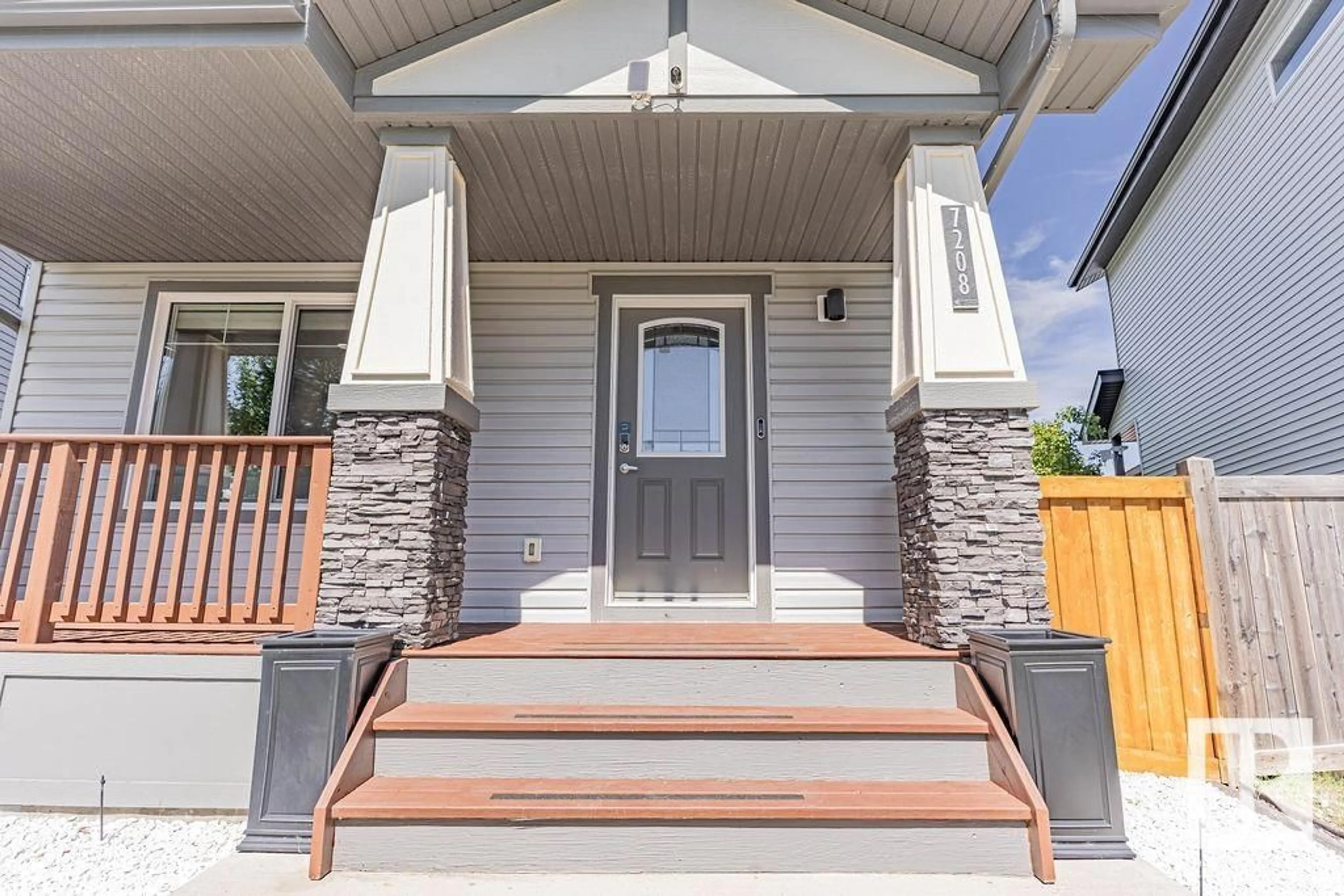 Home with vinyl exterior material, street for SW - 7208 CARDINAL WY, Edmonton Alberta T6W2Y5