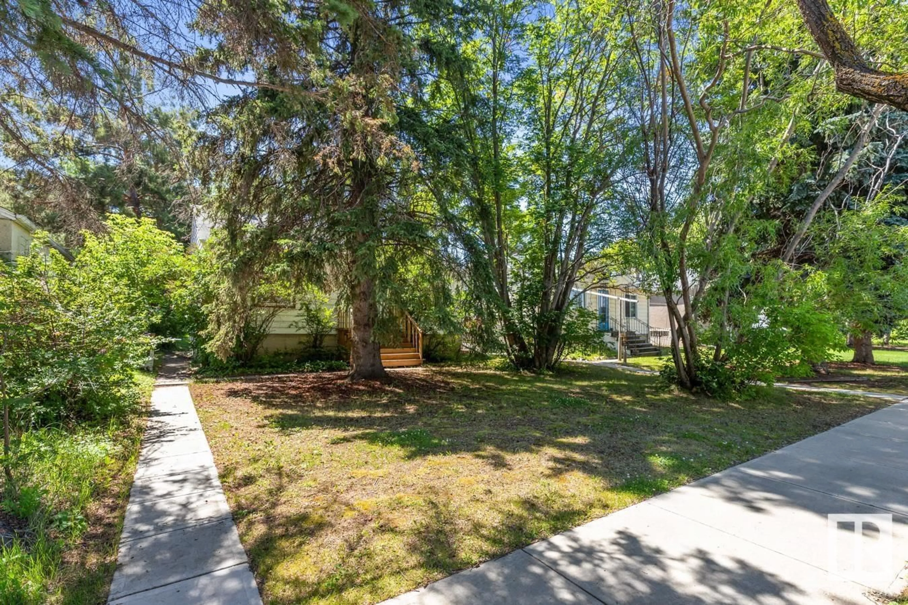 Patio, street for 11211 72 AV, Edmonton Alberta T6G0B4