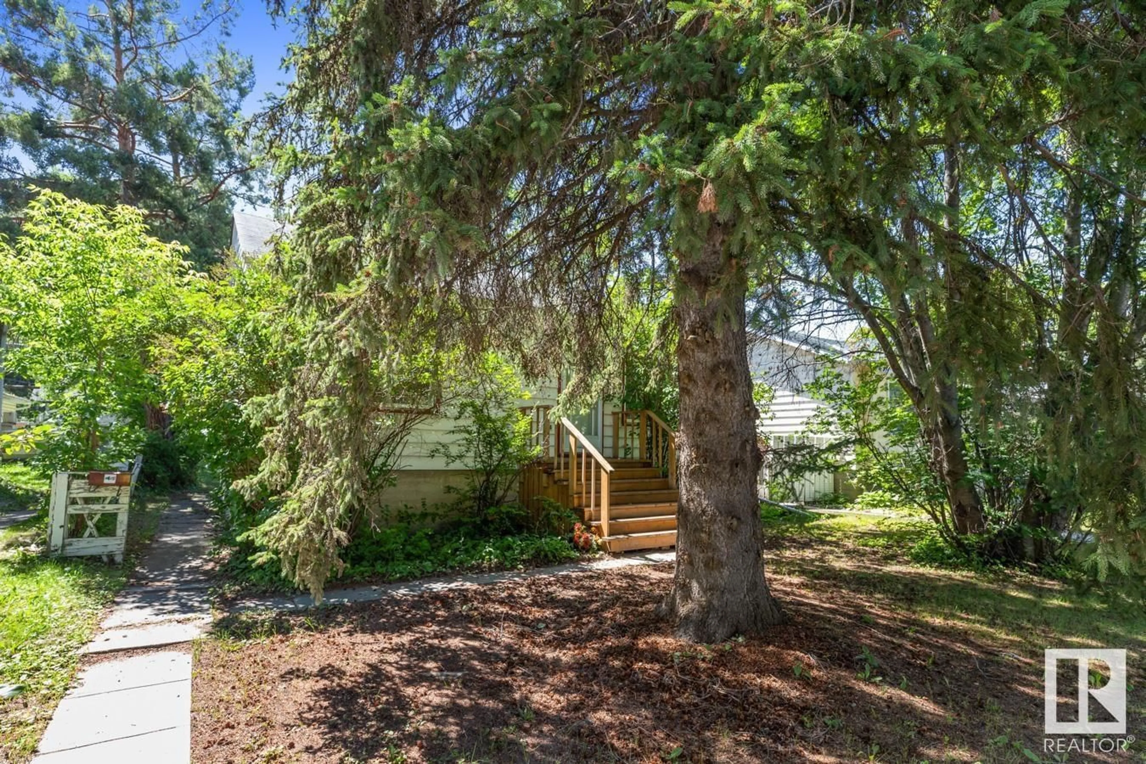 Patio, forest/trees view for 11211 72 AV, Edmonton Alberta T6G0B4