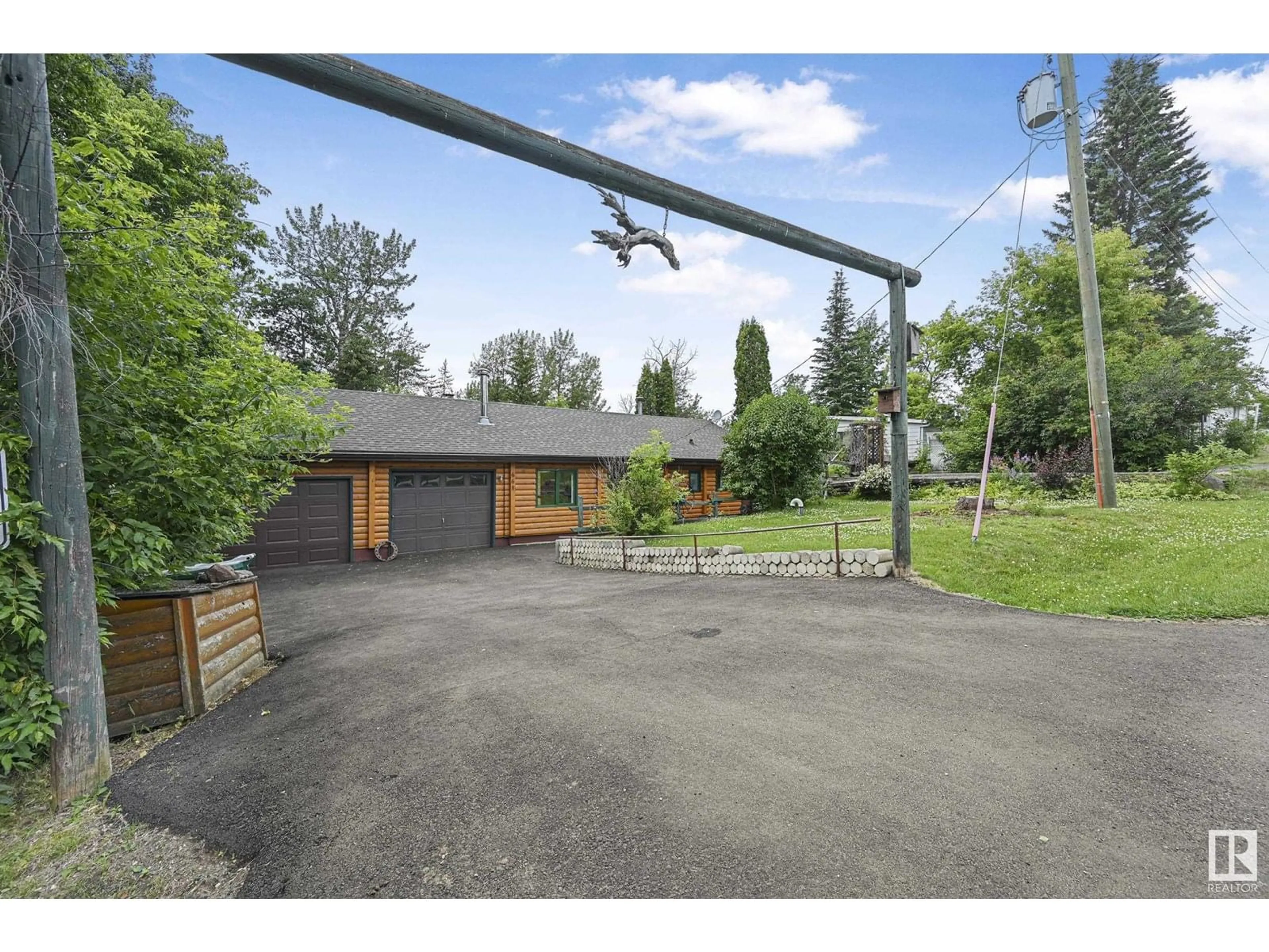 A pic from outside/outdoor area/front of a property/back of a property/a pic from drone, street for 667 LAKESIDE DR, Rural Parkland County Alberta T7Z2V6