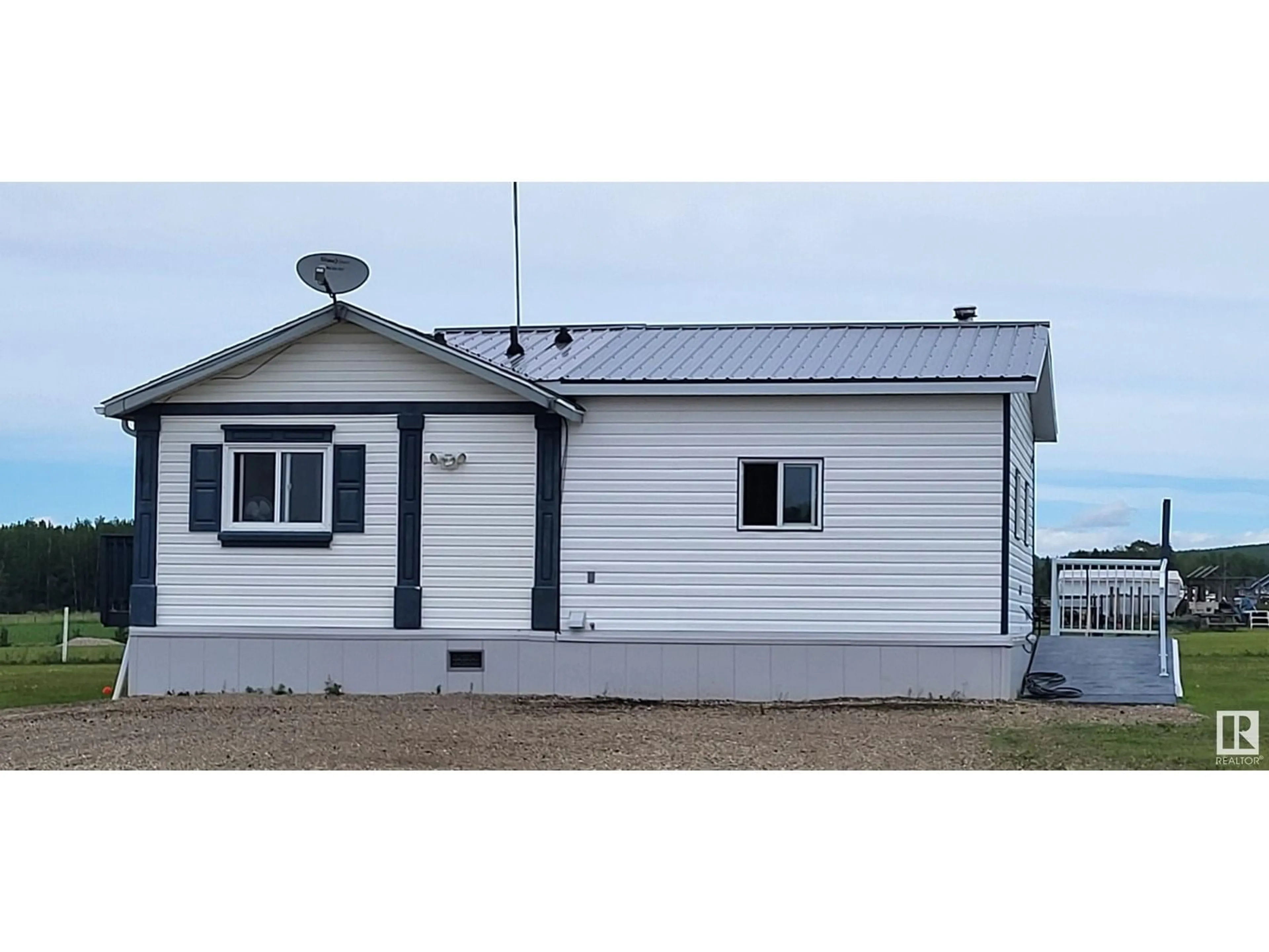Home with vinyl exterior material, building for 50517 RANGE ROAD 73, Rural Brazeau County Alberta T7A2A2
