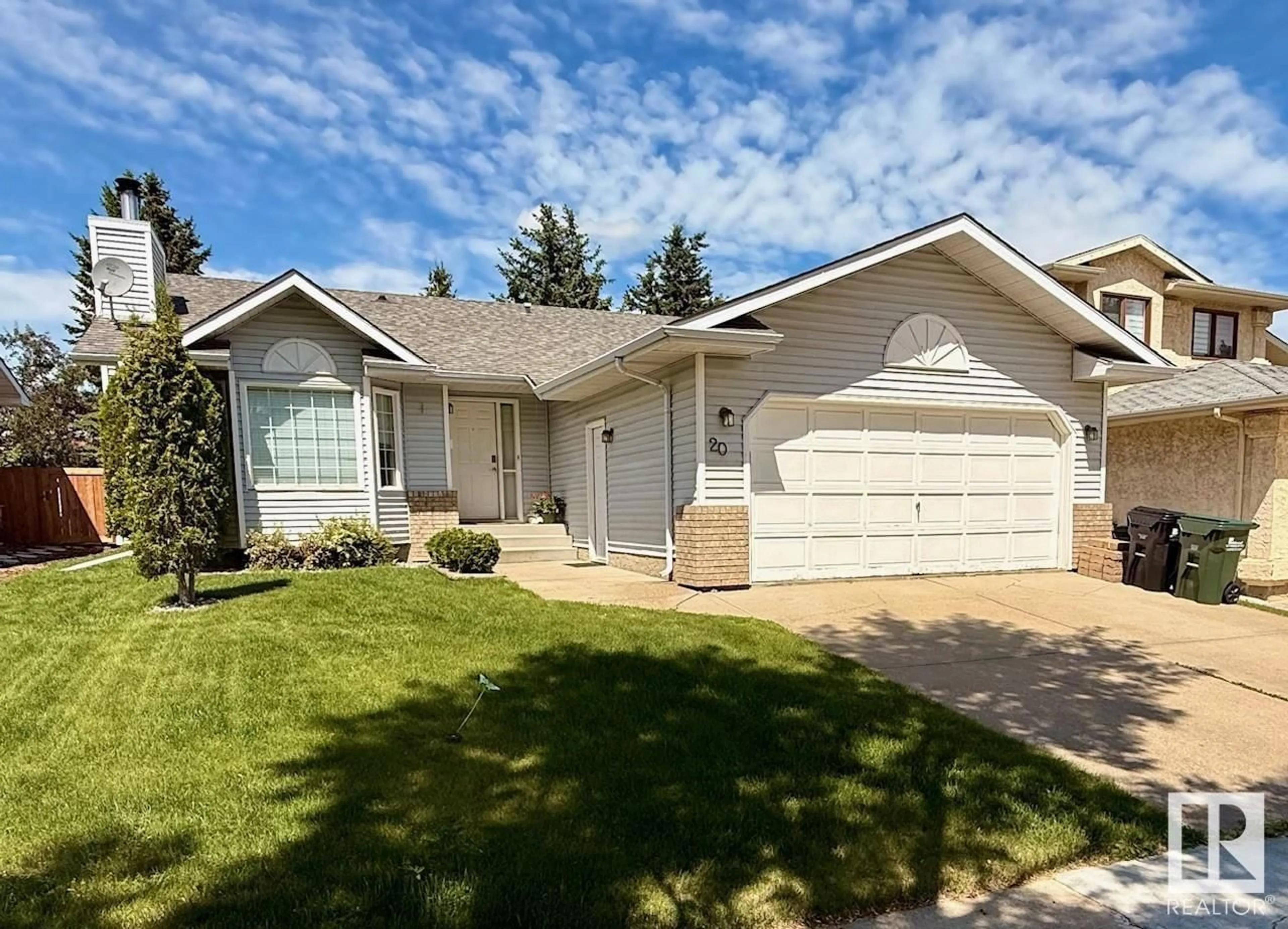 Home with vinyl exterior material, street for 20 CHEYENNE CR, Sherwood Park Alberta T8H1N2