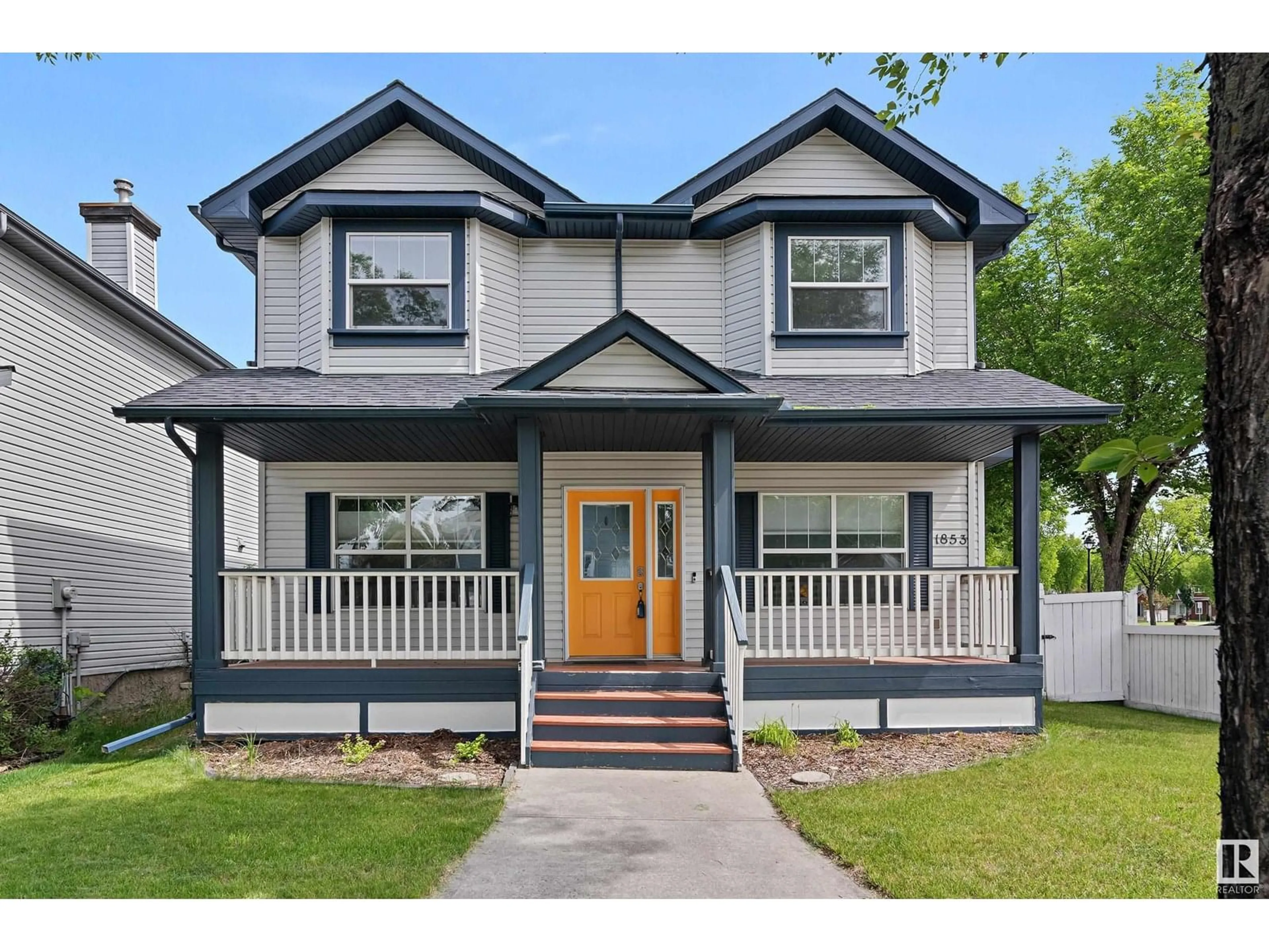 Home with vinyl exterior material, street for 1853 TOMLINSON WY, Edmonton Alberta T5R2W5