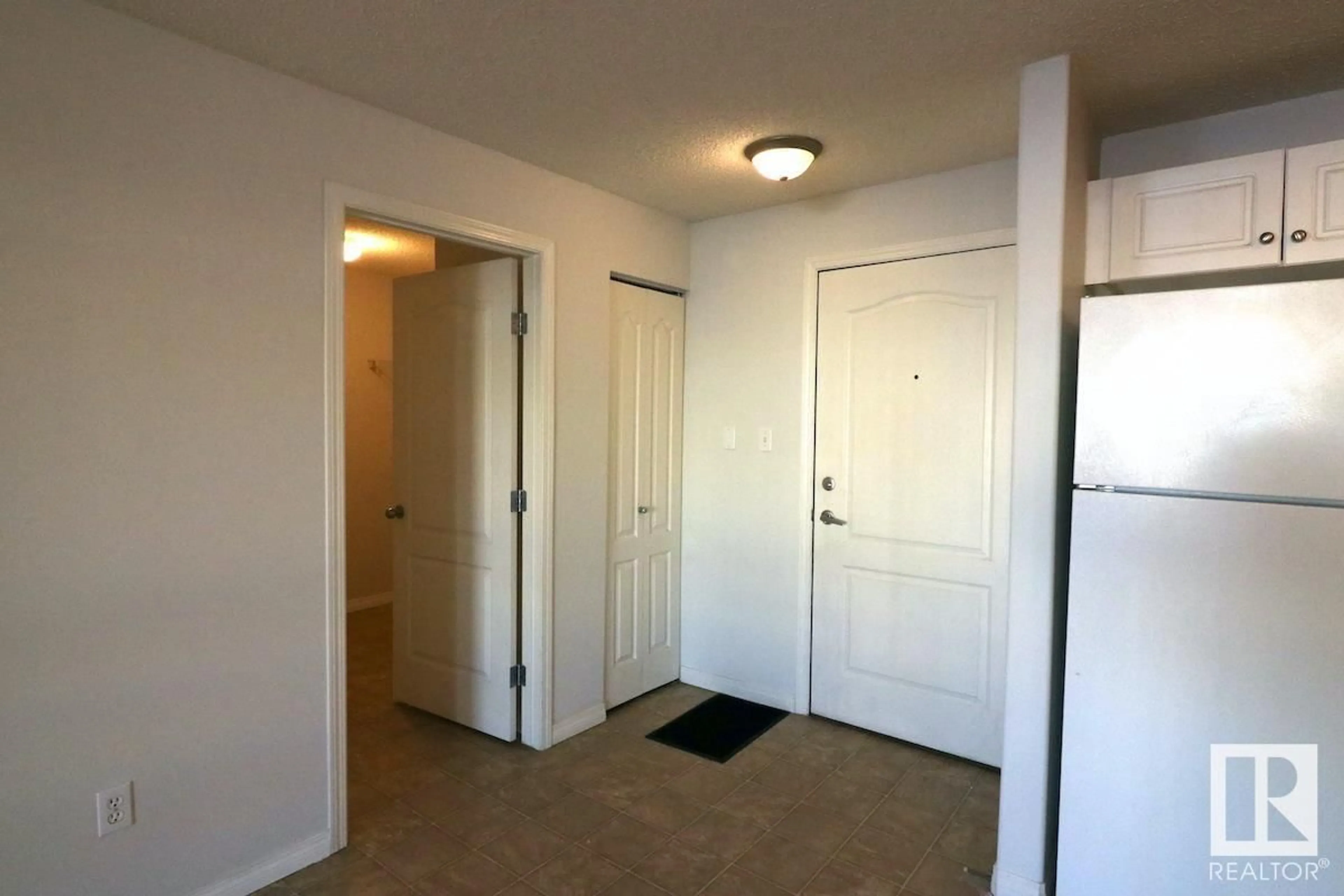 Unknown for #1211 - 1211 CLAREVIEW STATION DR DR, Edmonton Alberta T5Y0E6