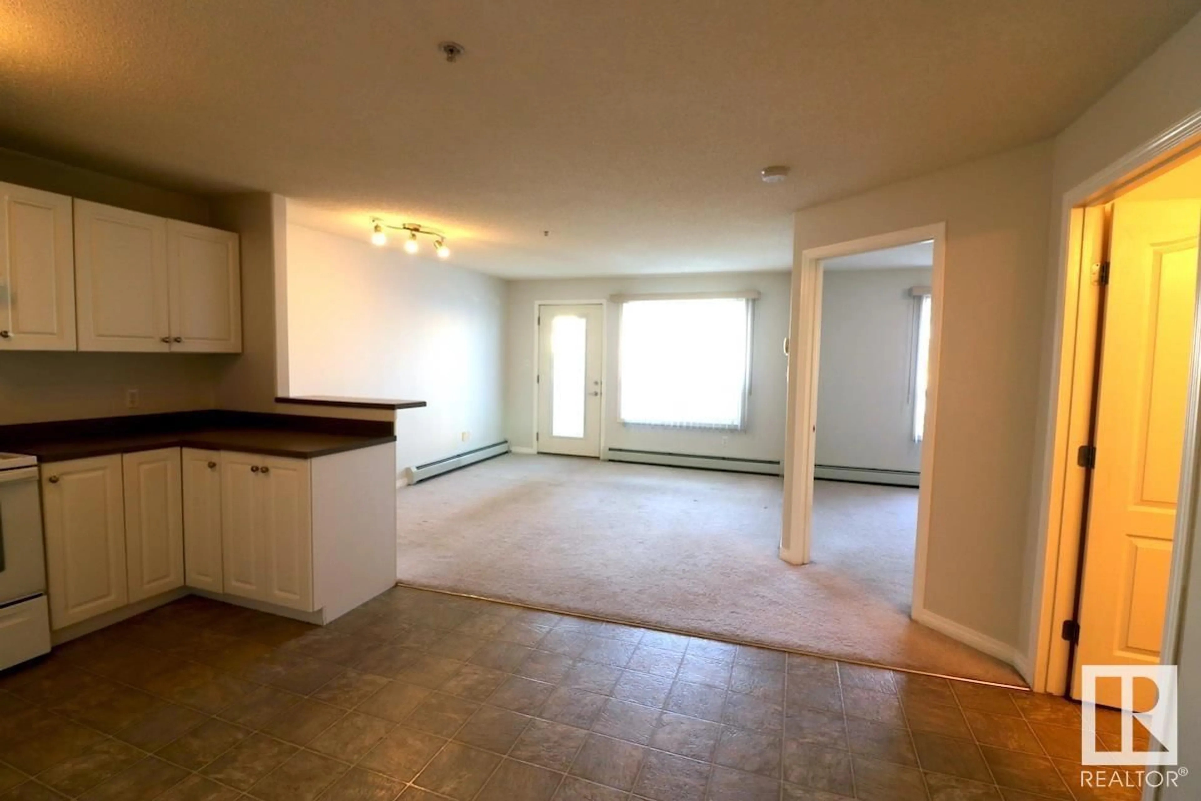 A pic of a room for #1211 - 1211 CLAREVIEW STATION DR DR, Edmonton Alberta T5Y0E6