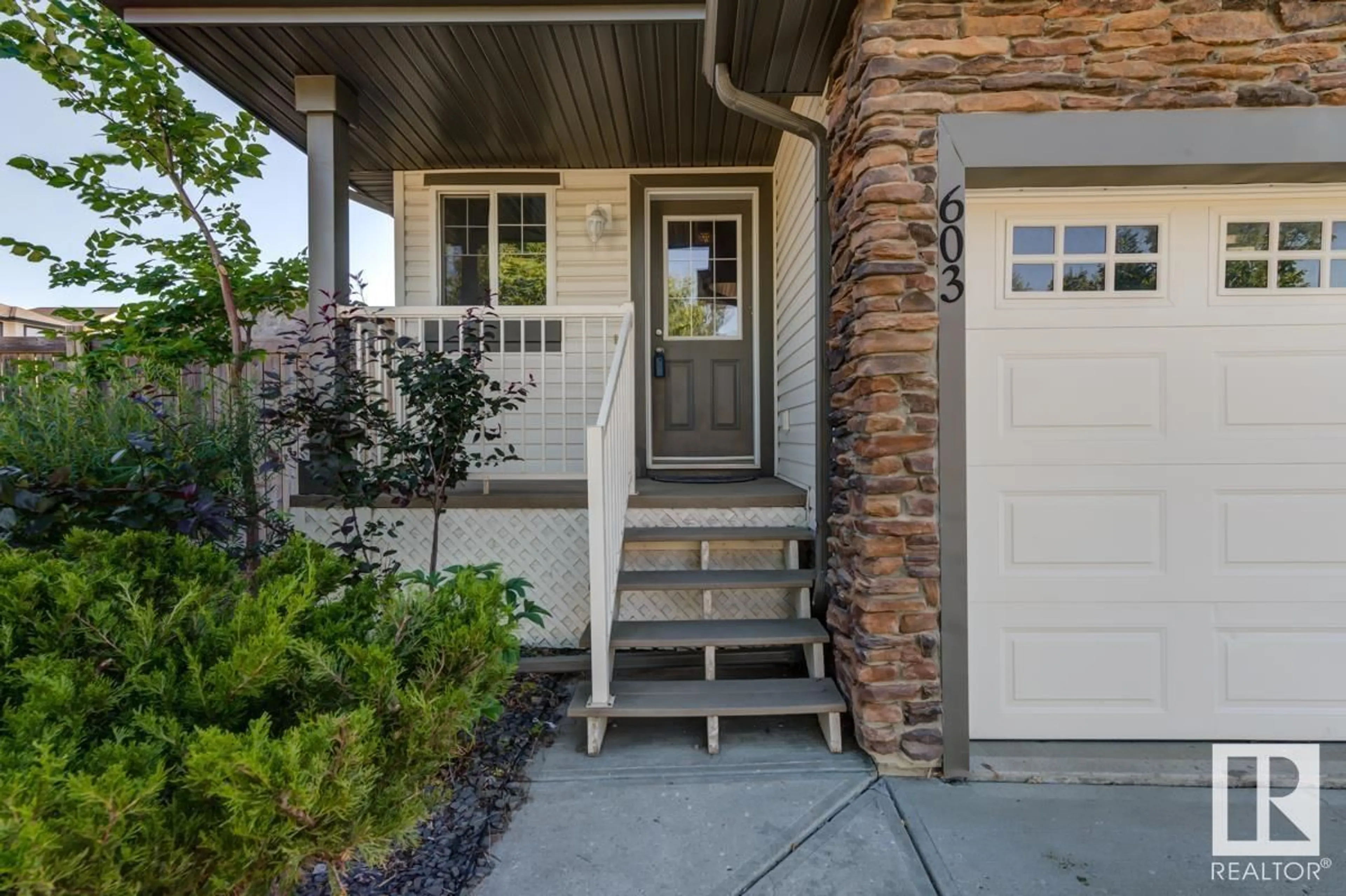 Indoor entryway for 603 62 ST, Edmonton Alberta T6X0G1
