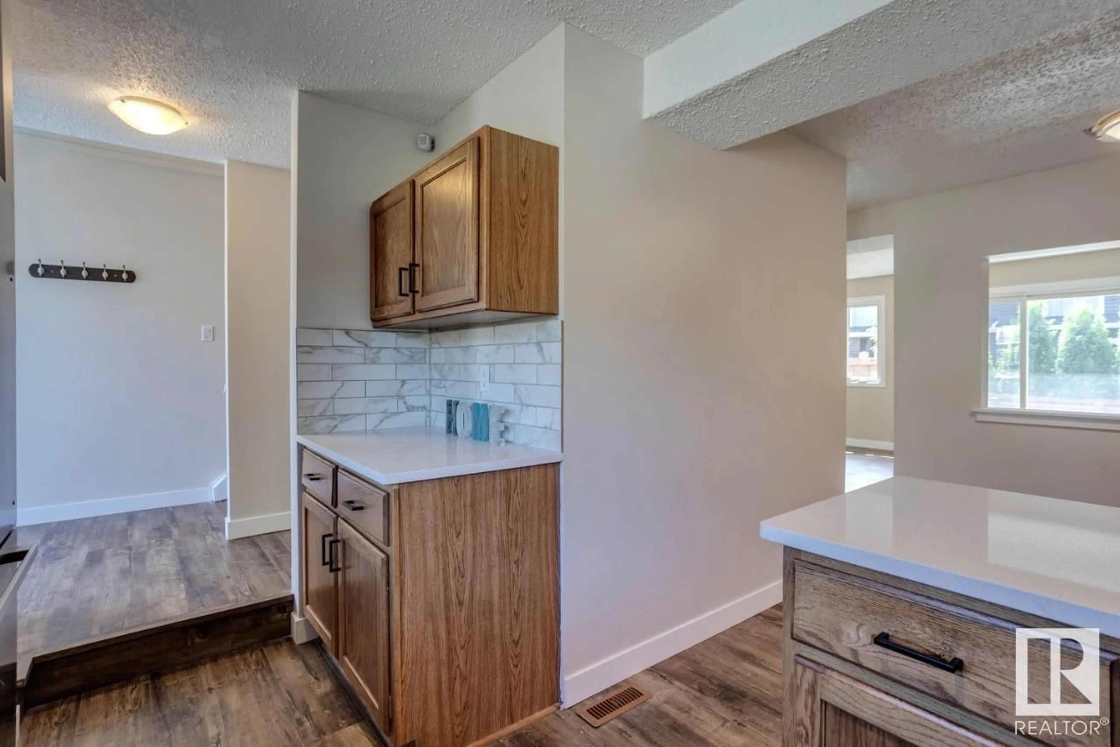 Standard kitchen, unknown for 47 - 3115 119 ST, Edmonton Alberta T6J5N5