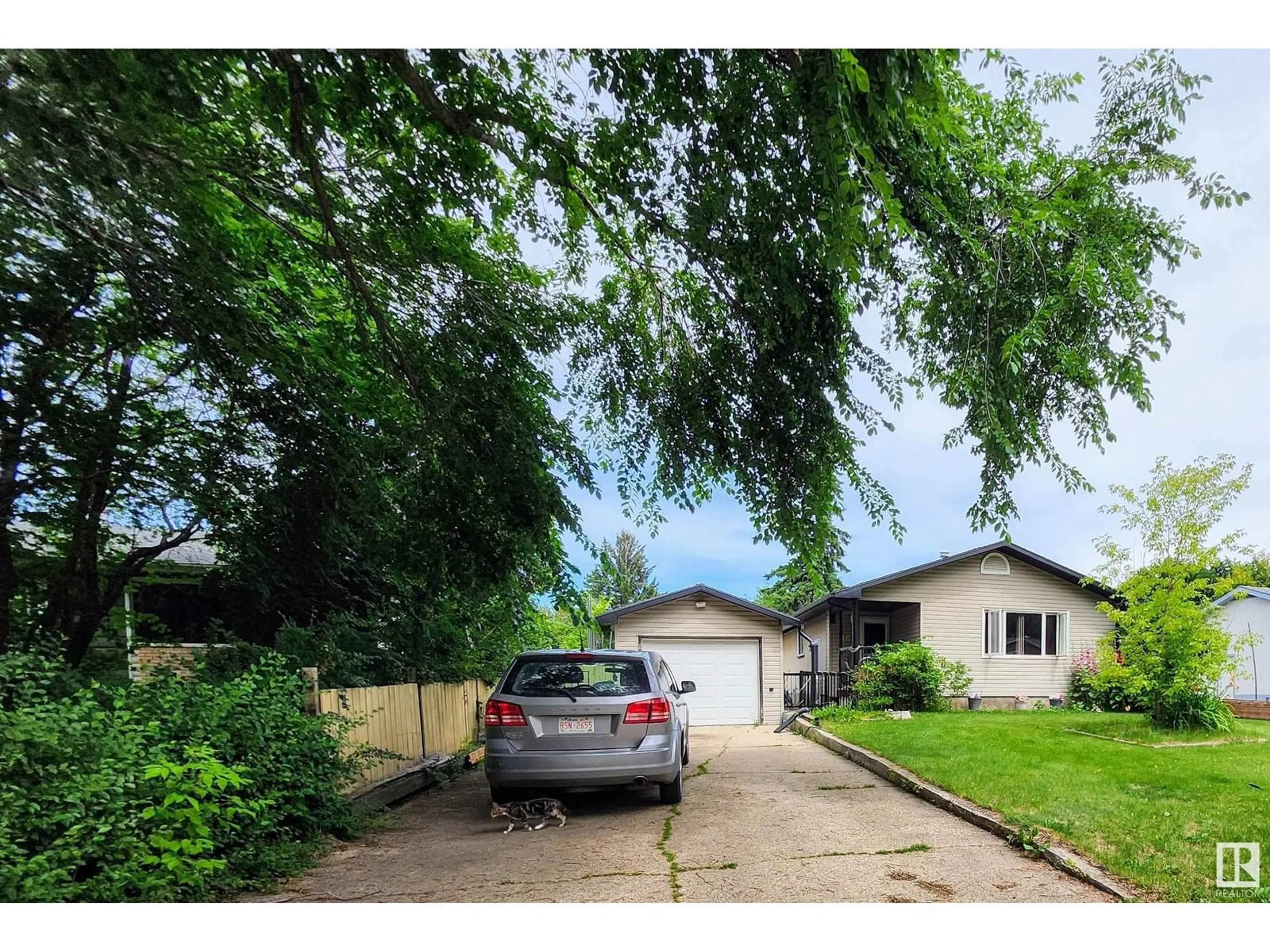 A pic from outside/outdoor area/front of a property/back of a property/a pic from drone, street for 16 RAVEN DR, Sherwood Park Alberta T8A0C5