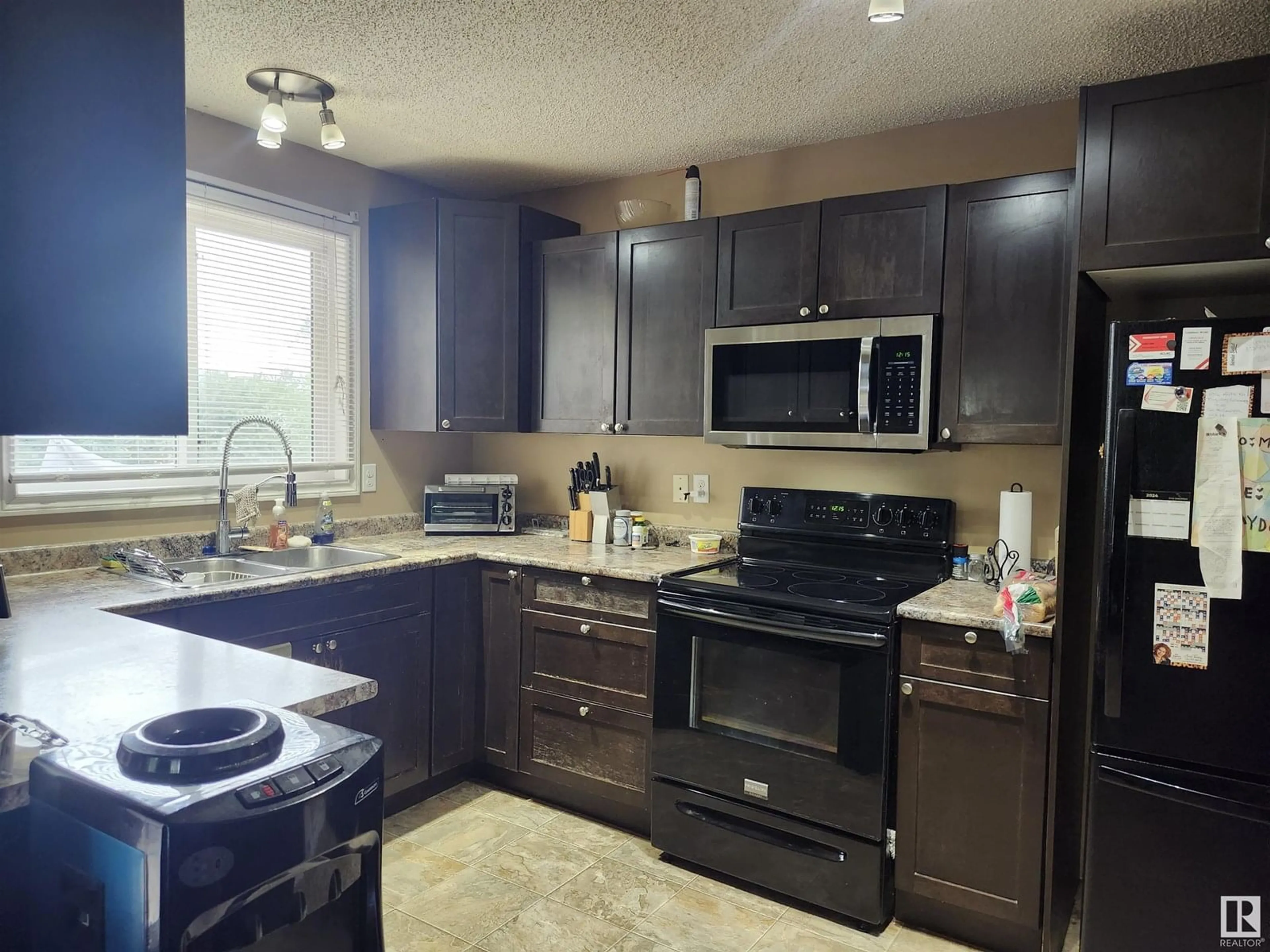 Standard kitchen, unknown for 16 RAVEN DR, Sherwood Park Alberta T8A0C5
