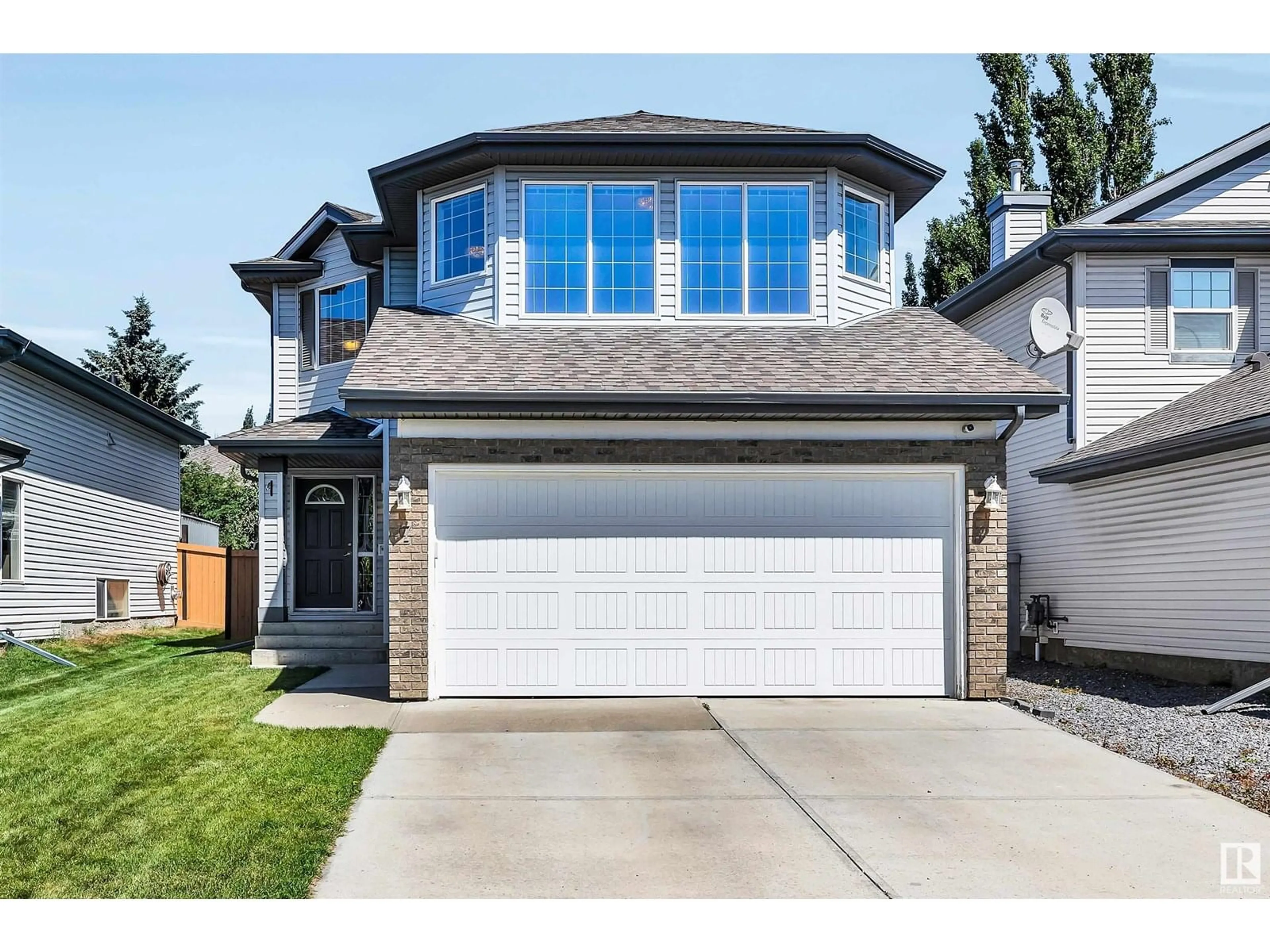 Home with vinyl exterior material, street for 7 NORRIS CR, St. Albert Alberta T8N7M1