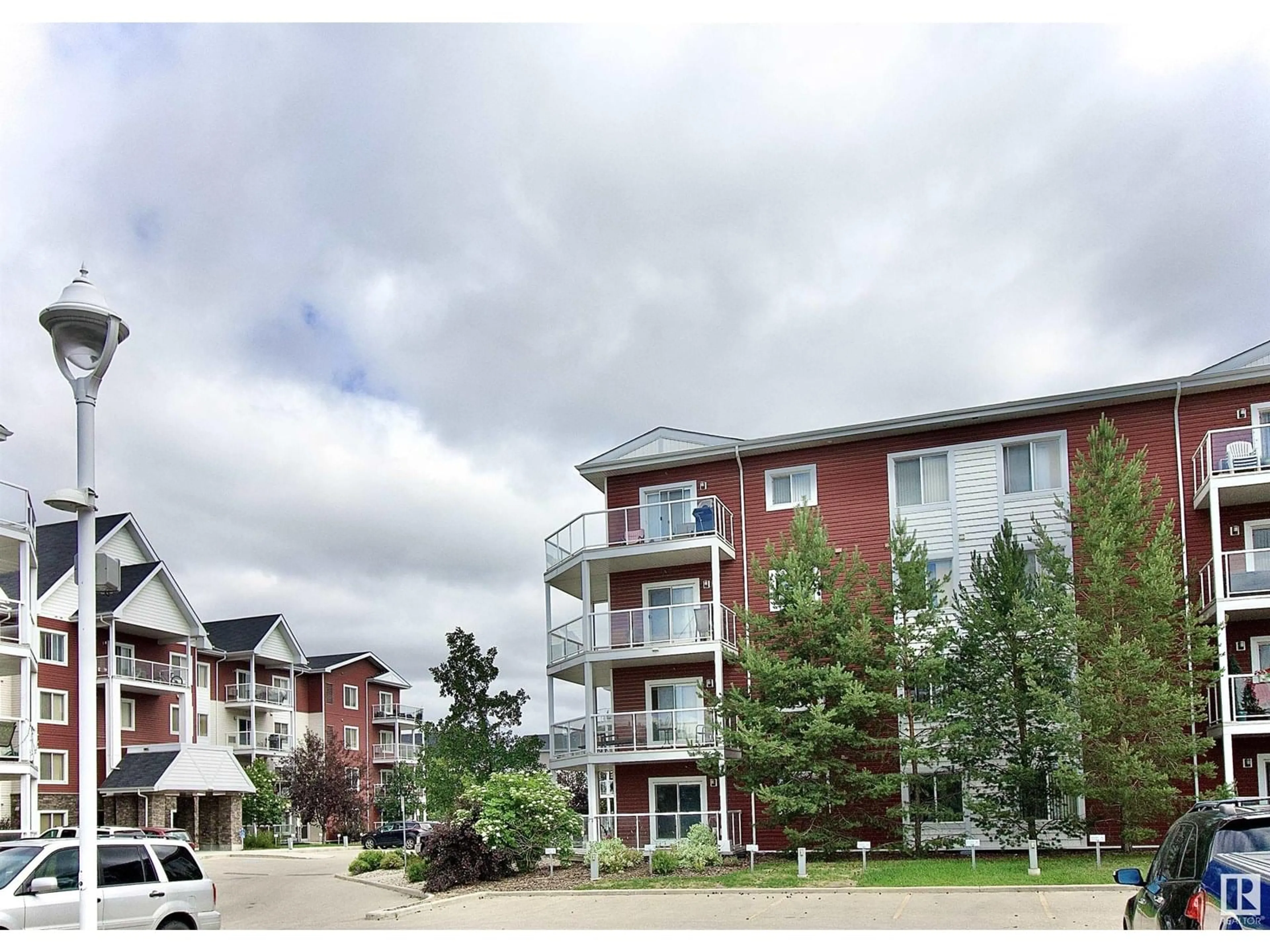 Blurry image for #102 - 2203 44 AV, Edmonton Alberta T6T0T1