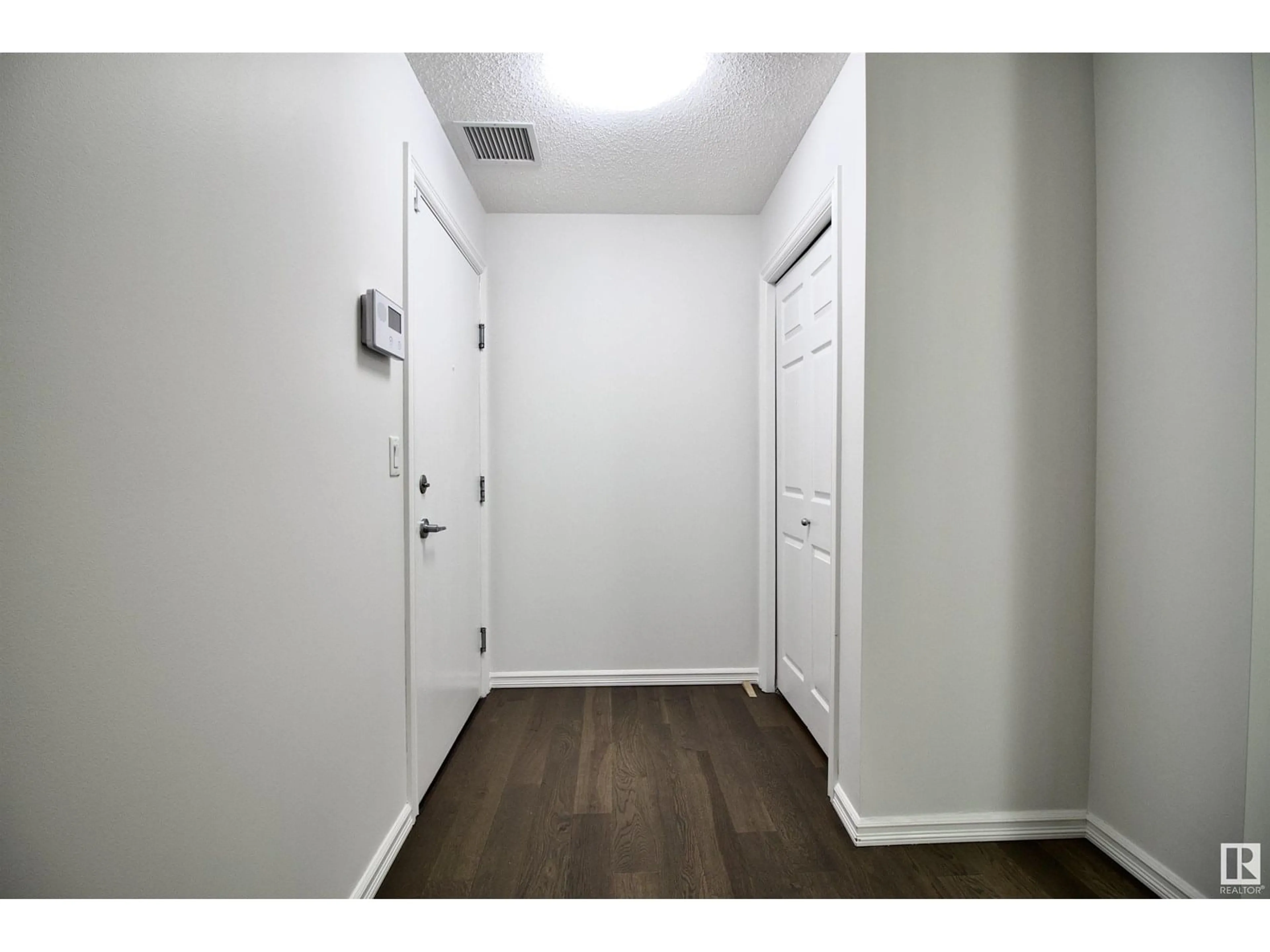 Indoor entryway for #102 - 2203 44 AV, Edmonton Alberta T6T0T1