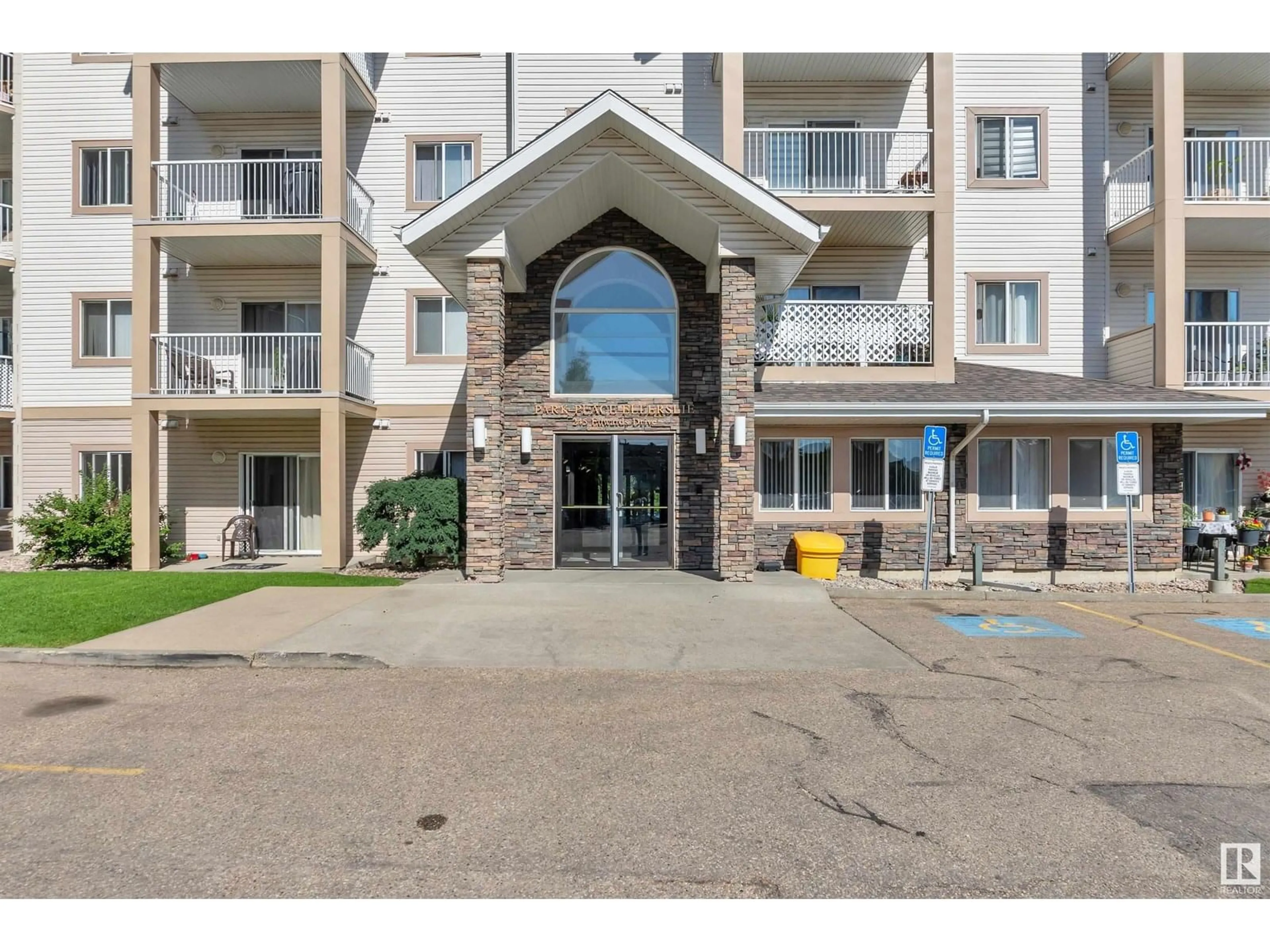 Indoor foyer for 122 245 EDWARDS DR, Edmonton Alberta T6X1J9