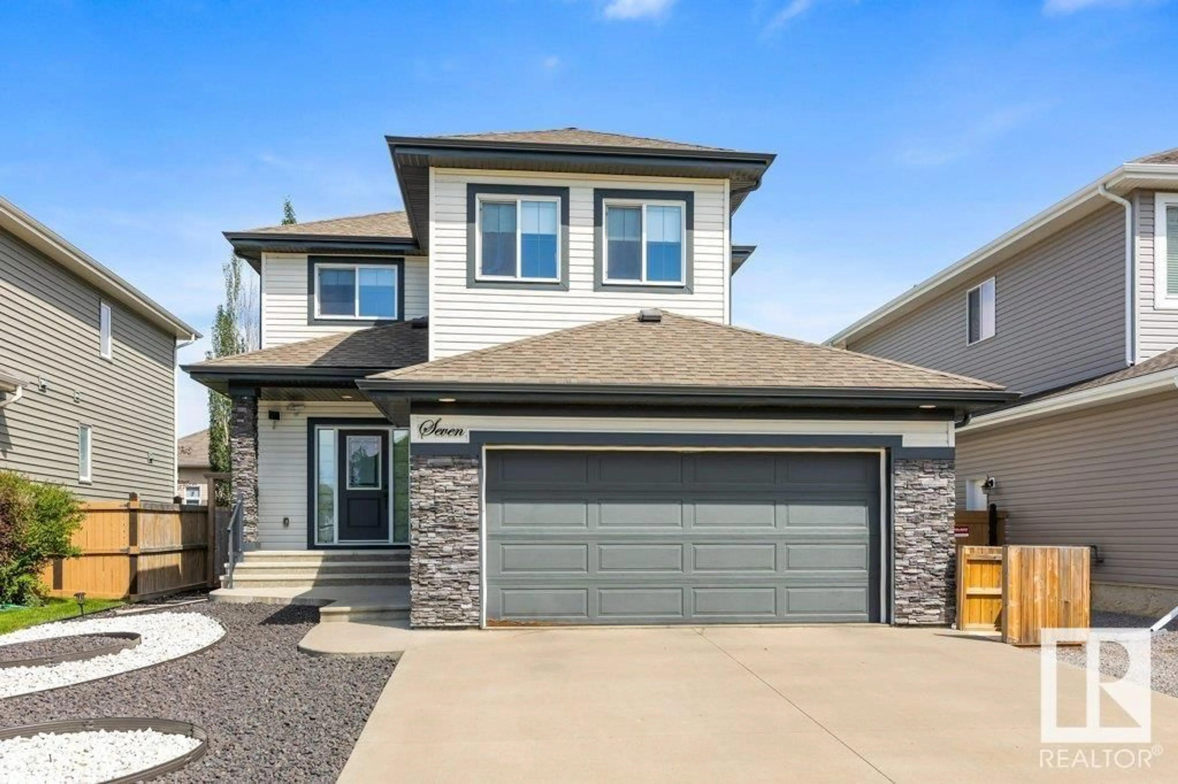 Home with vinyl exterior material, street for 7 NAULT CR, St. Albert Alberta T8N4C1