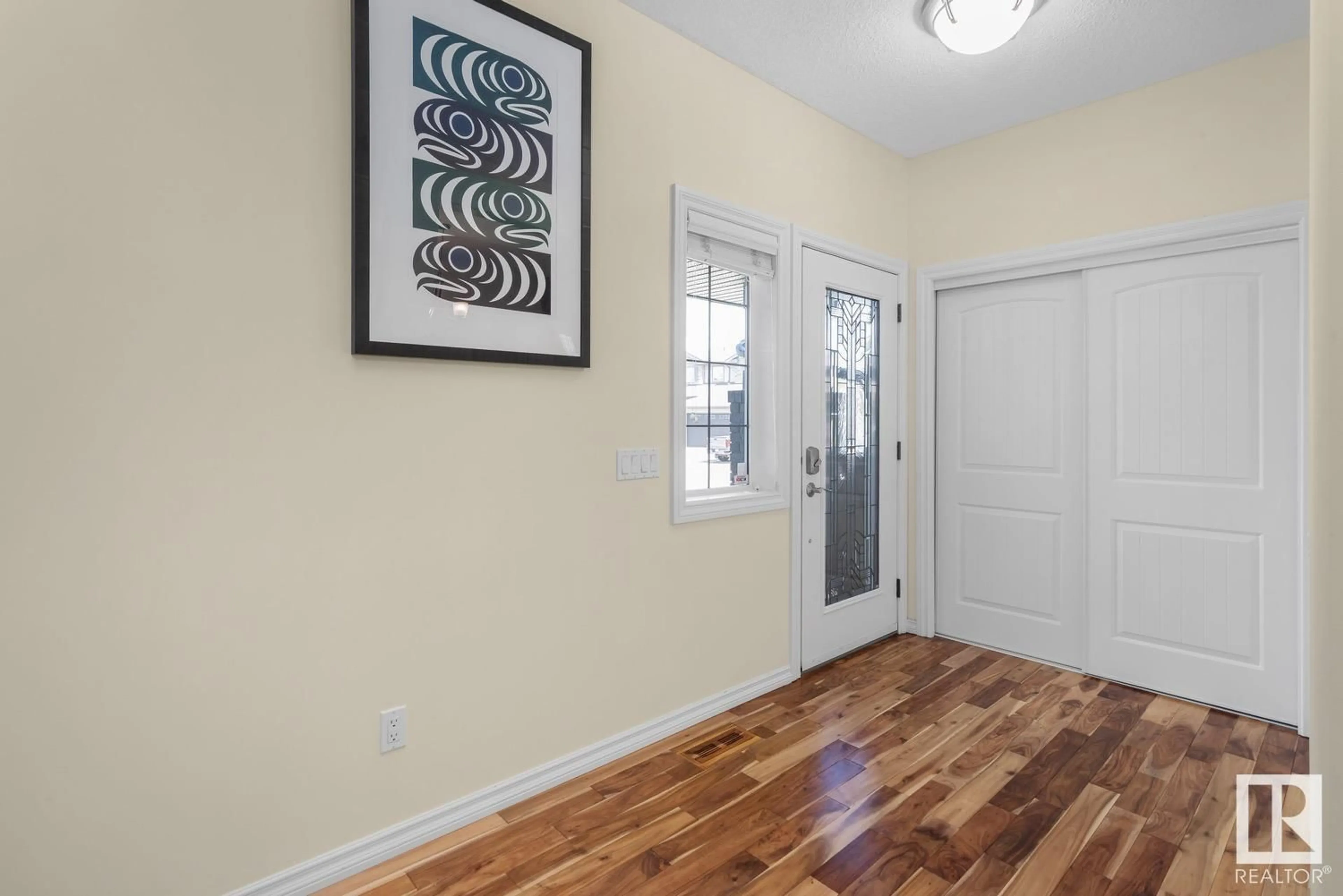 Indoor entryway for 55 NORTH RIDGE DR, St. Albert Alberta T8N7M6