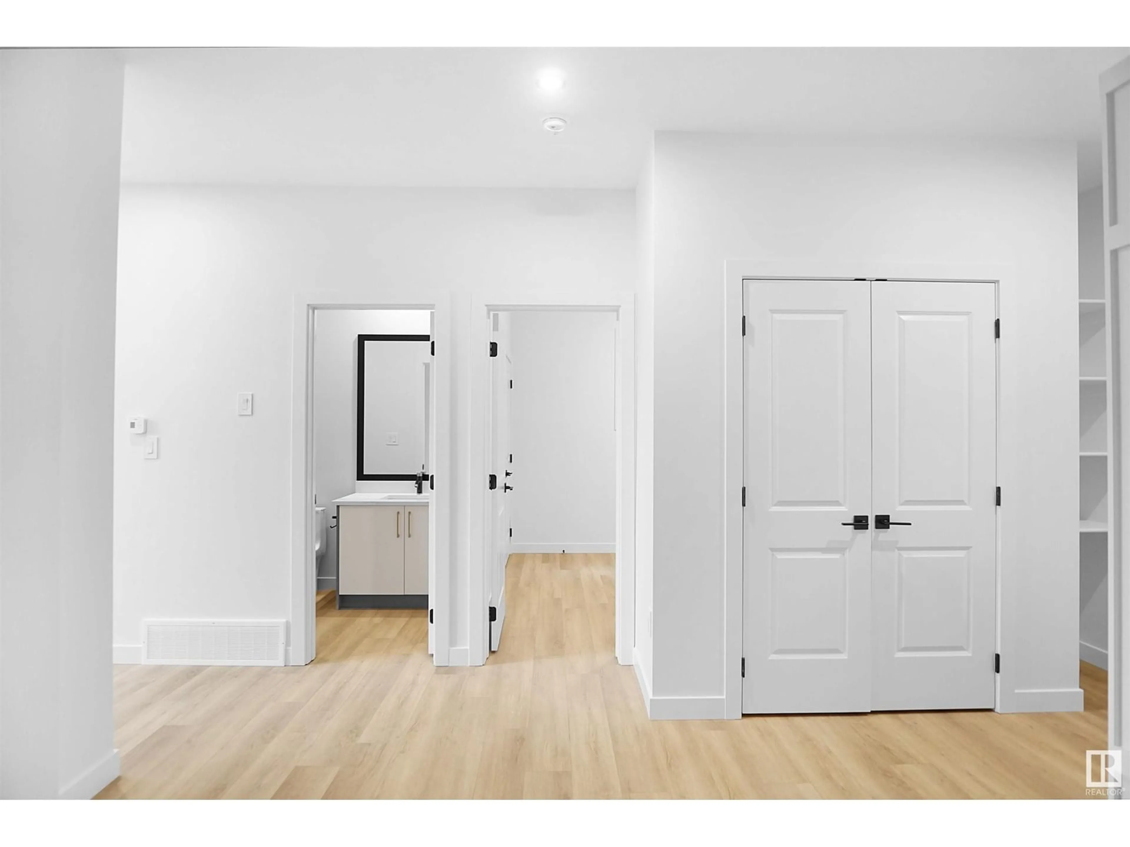 Indoor entryway for 23 TRILL POINT, Spruce Grove Alberta T7X4E2