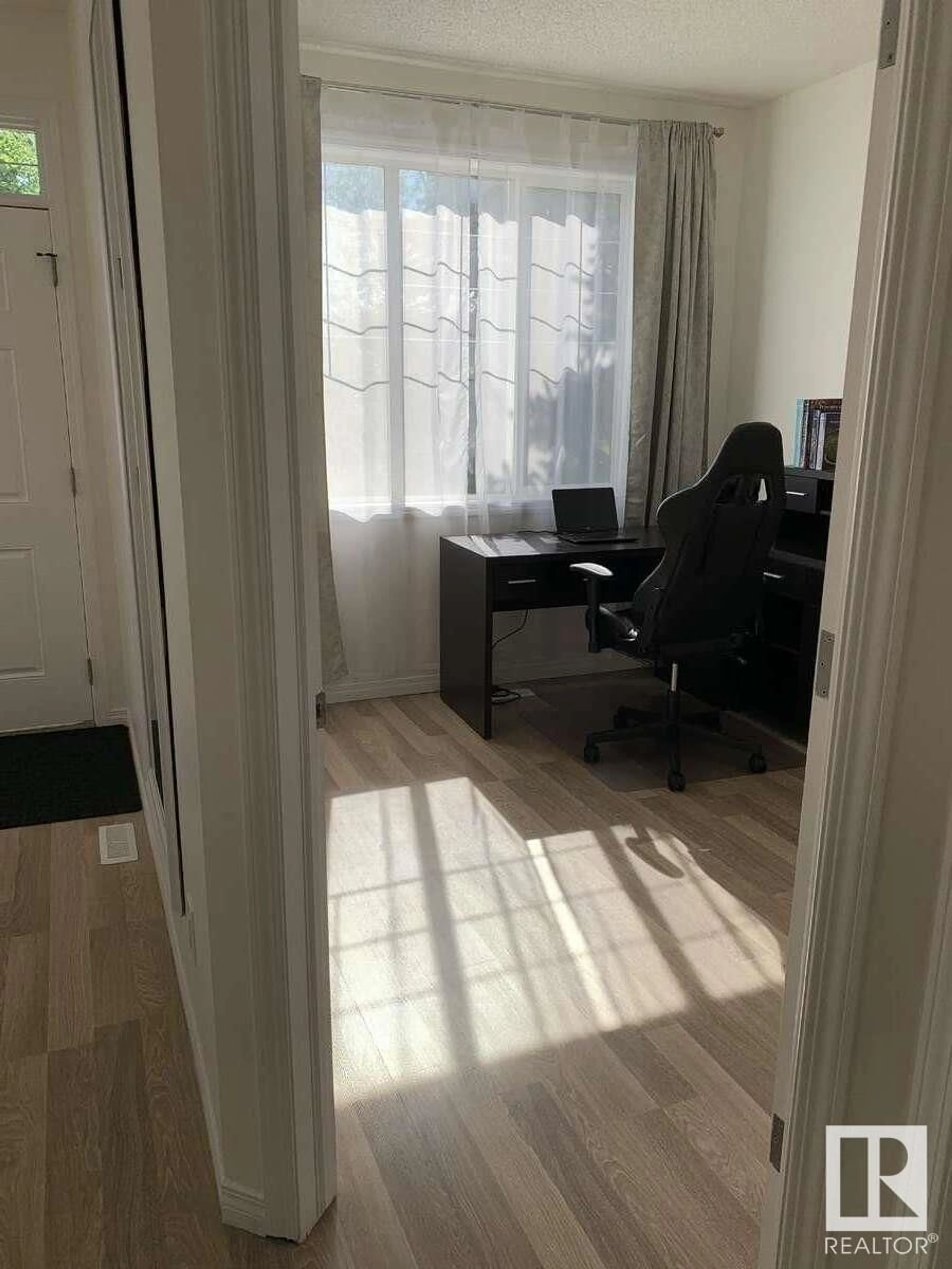 A pic of a room for #33 - 4821 TERWILLEGAR CM, Edmonton Alberta T6R0C5
