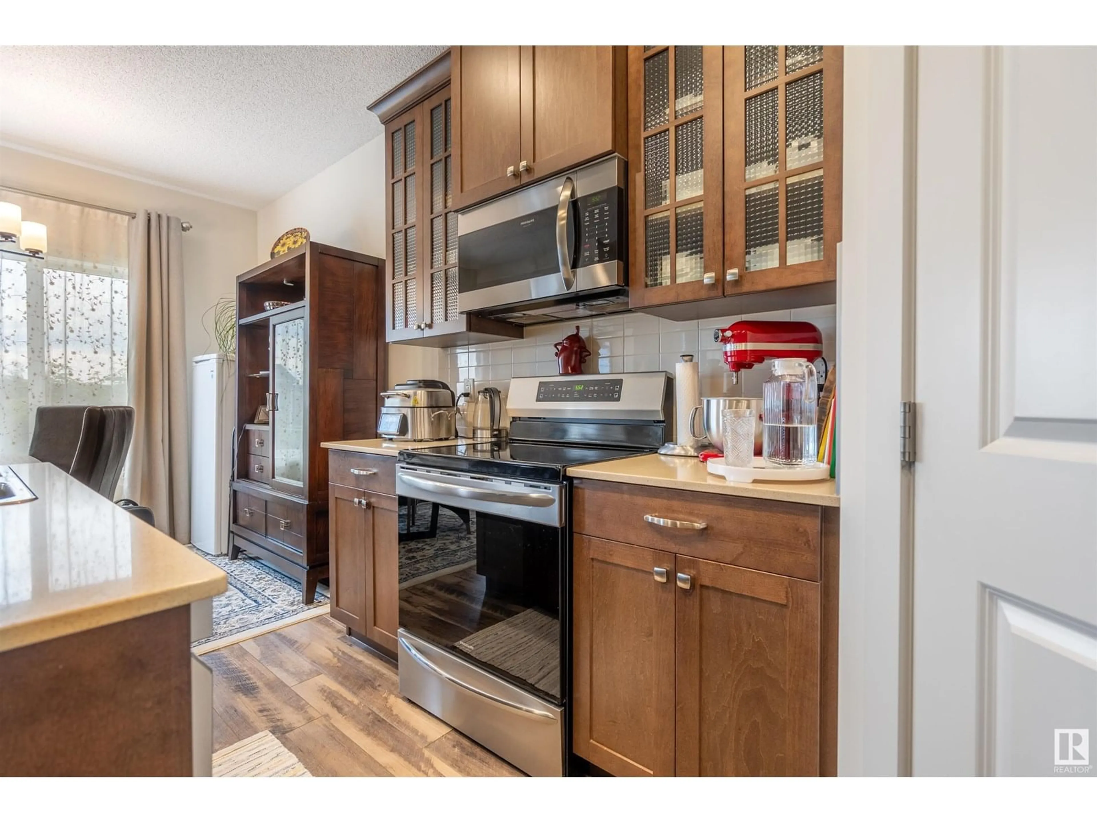 Standard kitchen, wood/laminate floor for 2066 GRAYDON HILL CR, Edmonton Alberta T6W2W9