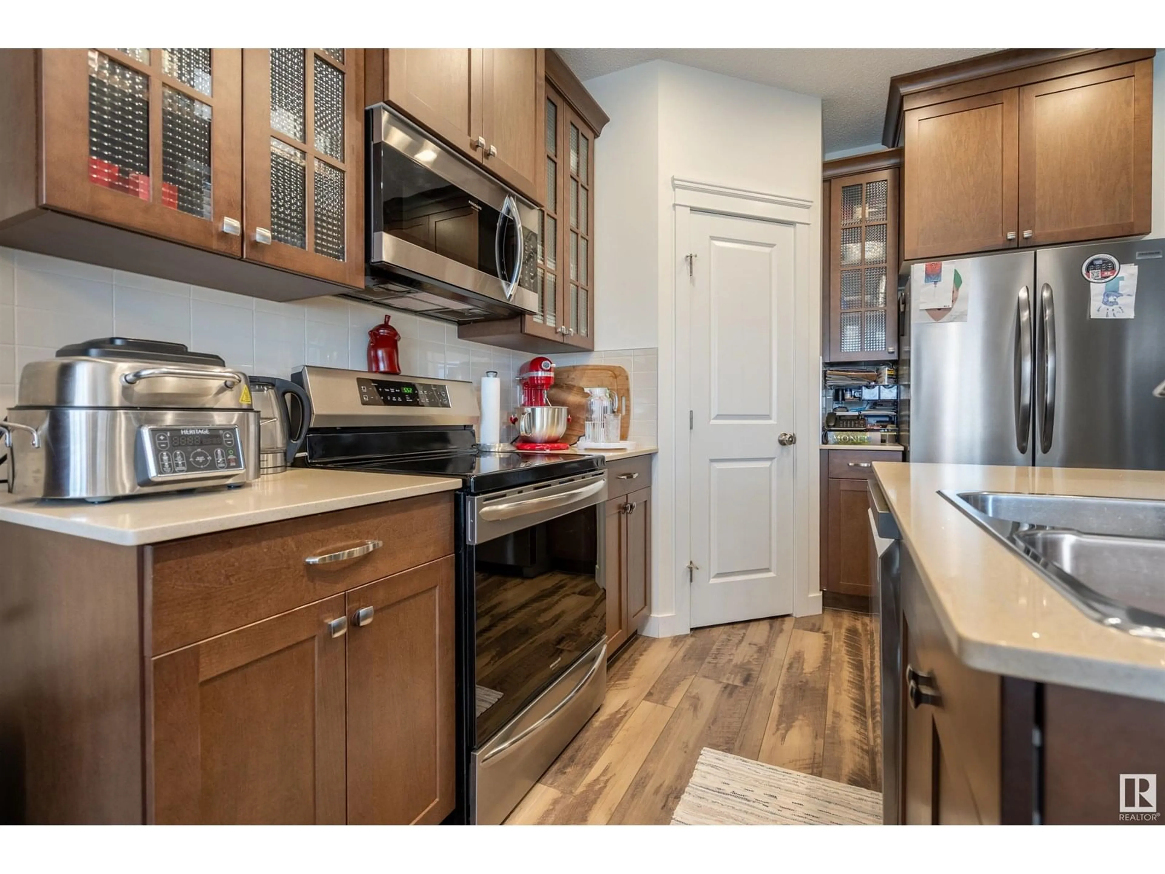 Standard kitchen, wood/laminate floor for 2066 GRAYDON HILL CR, Edmonton Alberta T6W2W9