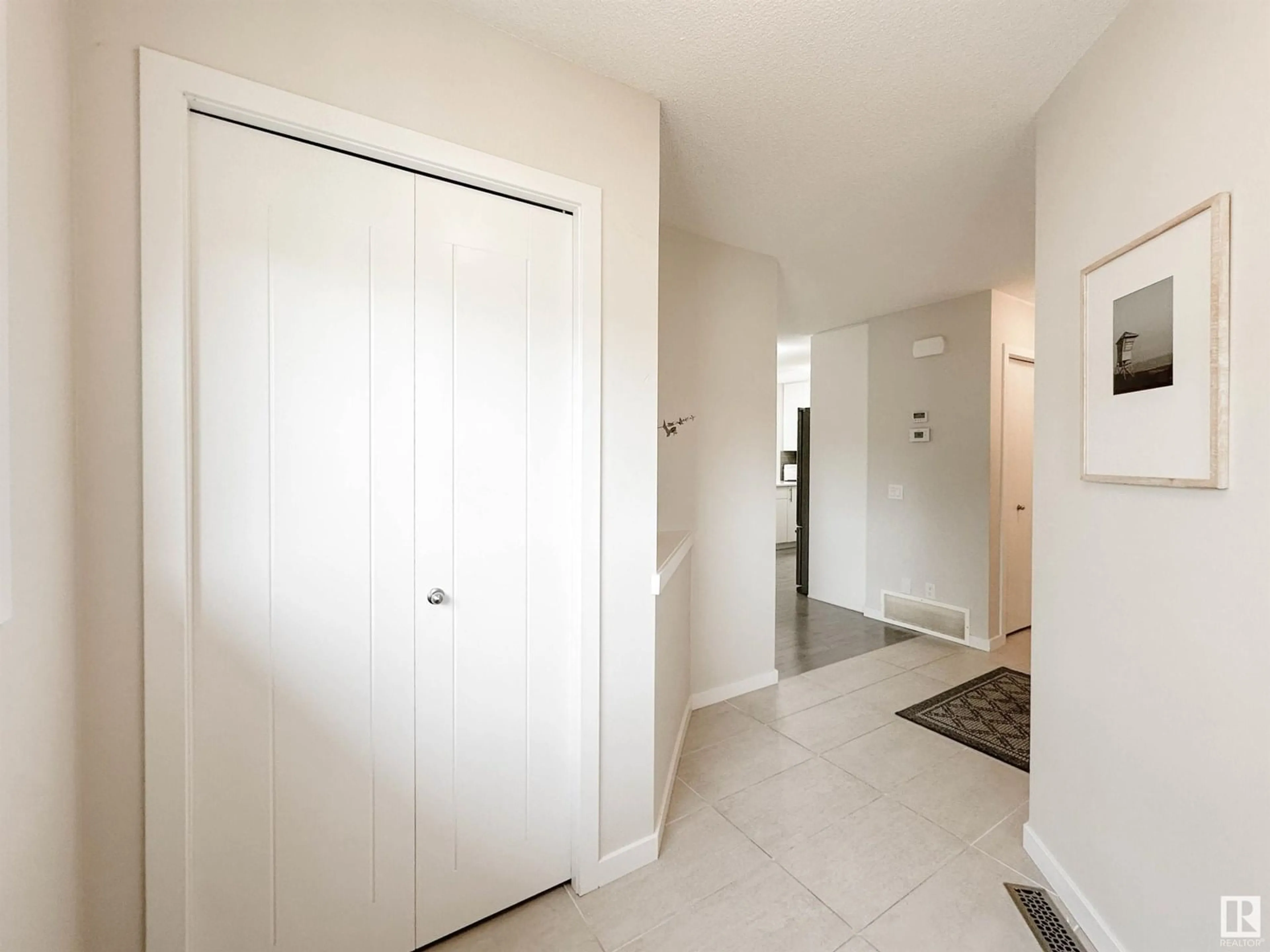 Indoor entryway for 27 JAMES CR, St. Albert Alberta T8N7S5