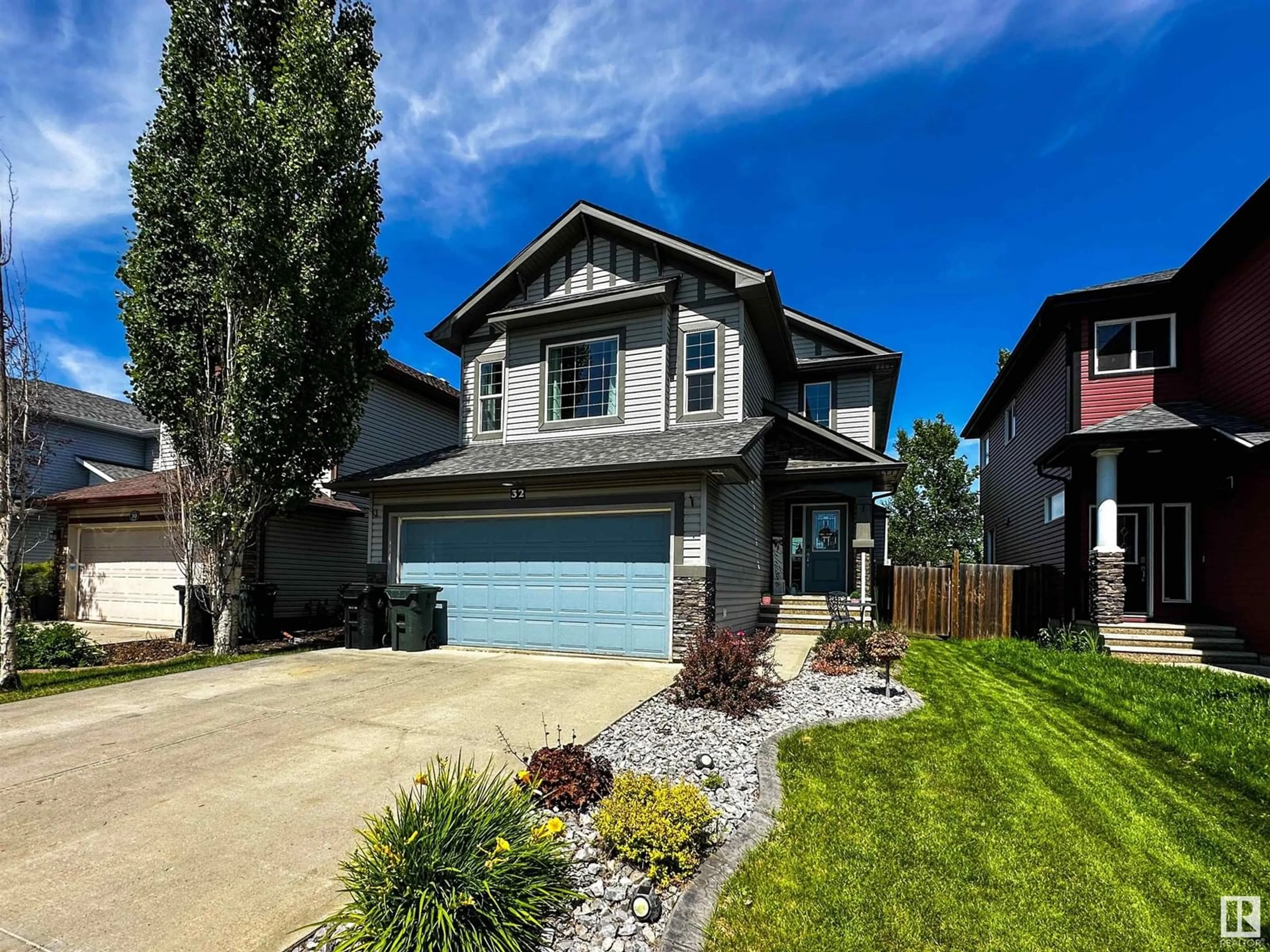 Home with vinyl exterior material, street for 32 HERON CR, Spruce Grove Alberta T7X0G1