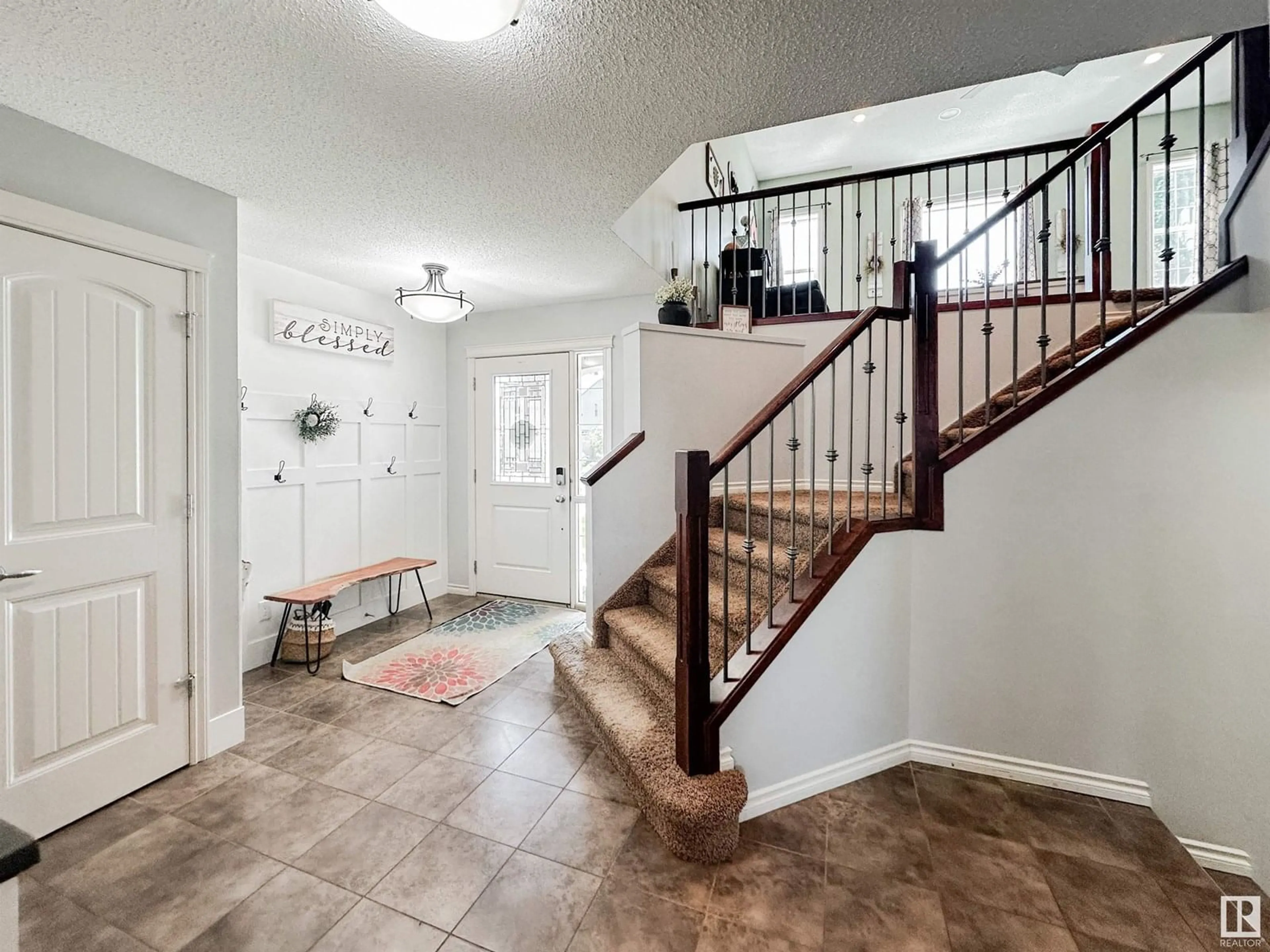 Indoor entryway for 32 HERON CR, Spruce Grove Alberta T7X0G1