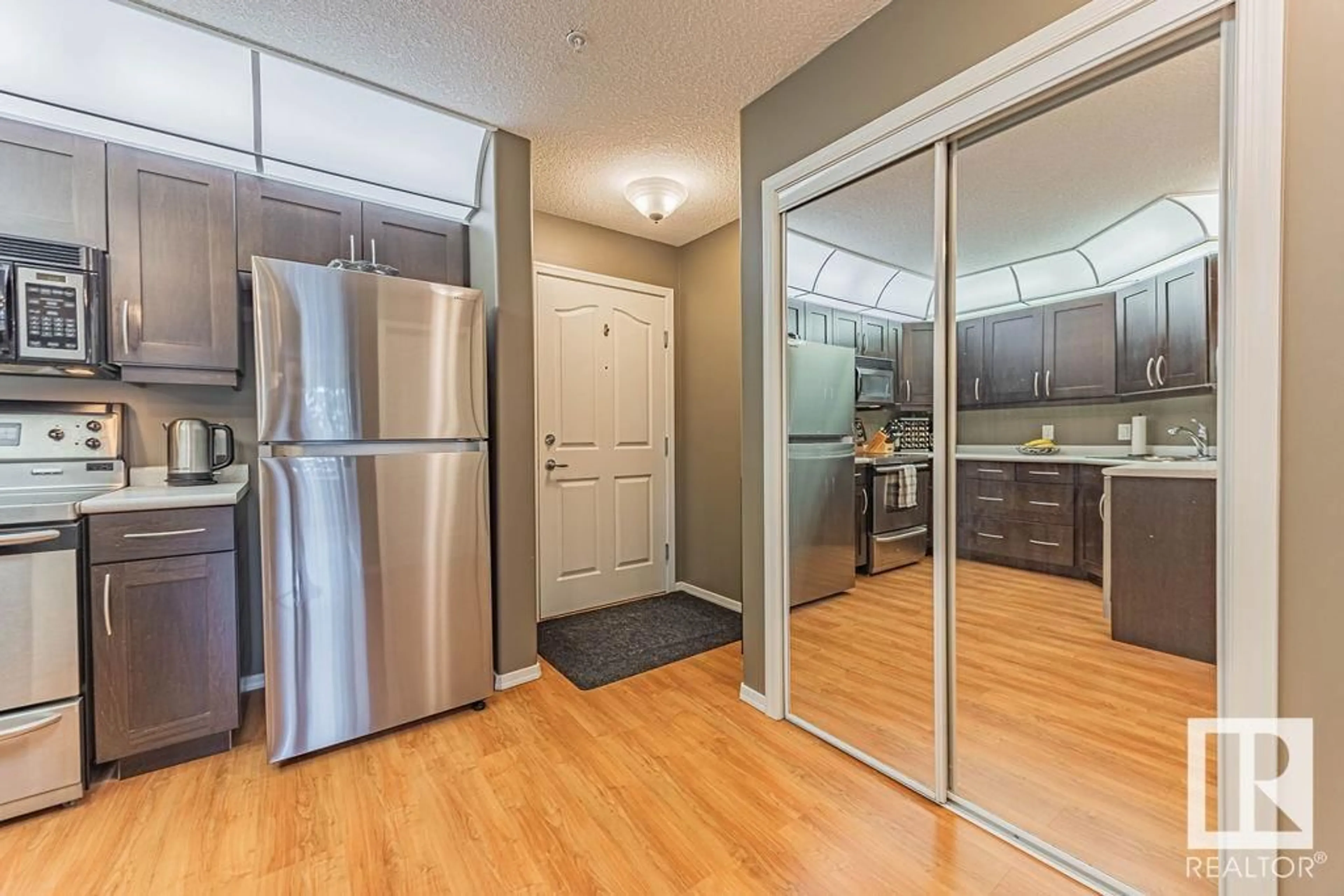 Unknown for 222 - 9008 99 AV, Edmonton Alberta T5H4M6