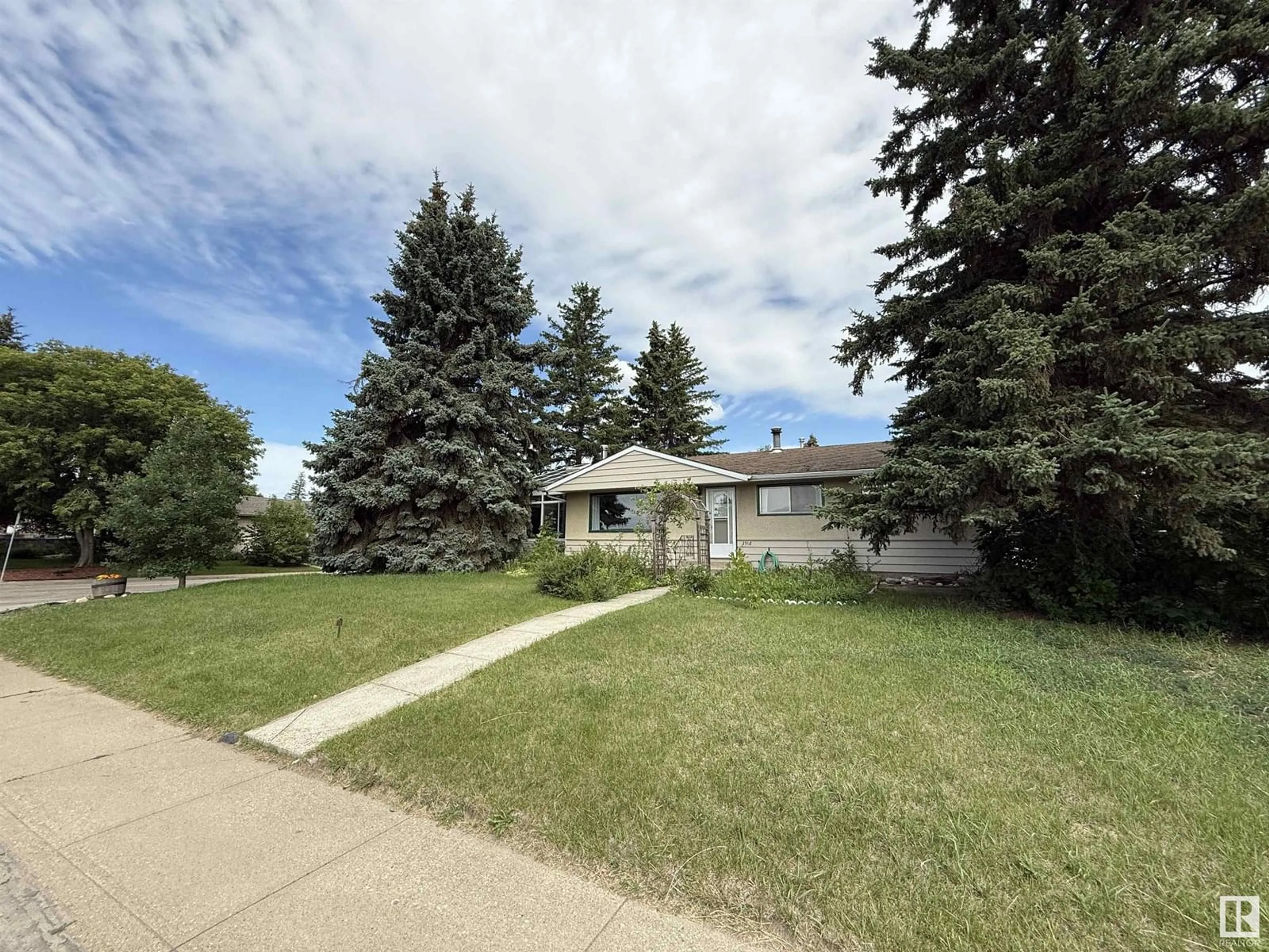 A pic from outside/outdoor area/front of a property/back of a property/a pic from drone, street for 3516 104 AV, Edmonton Alberta T5W0B2