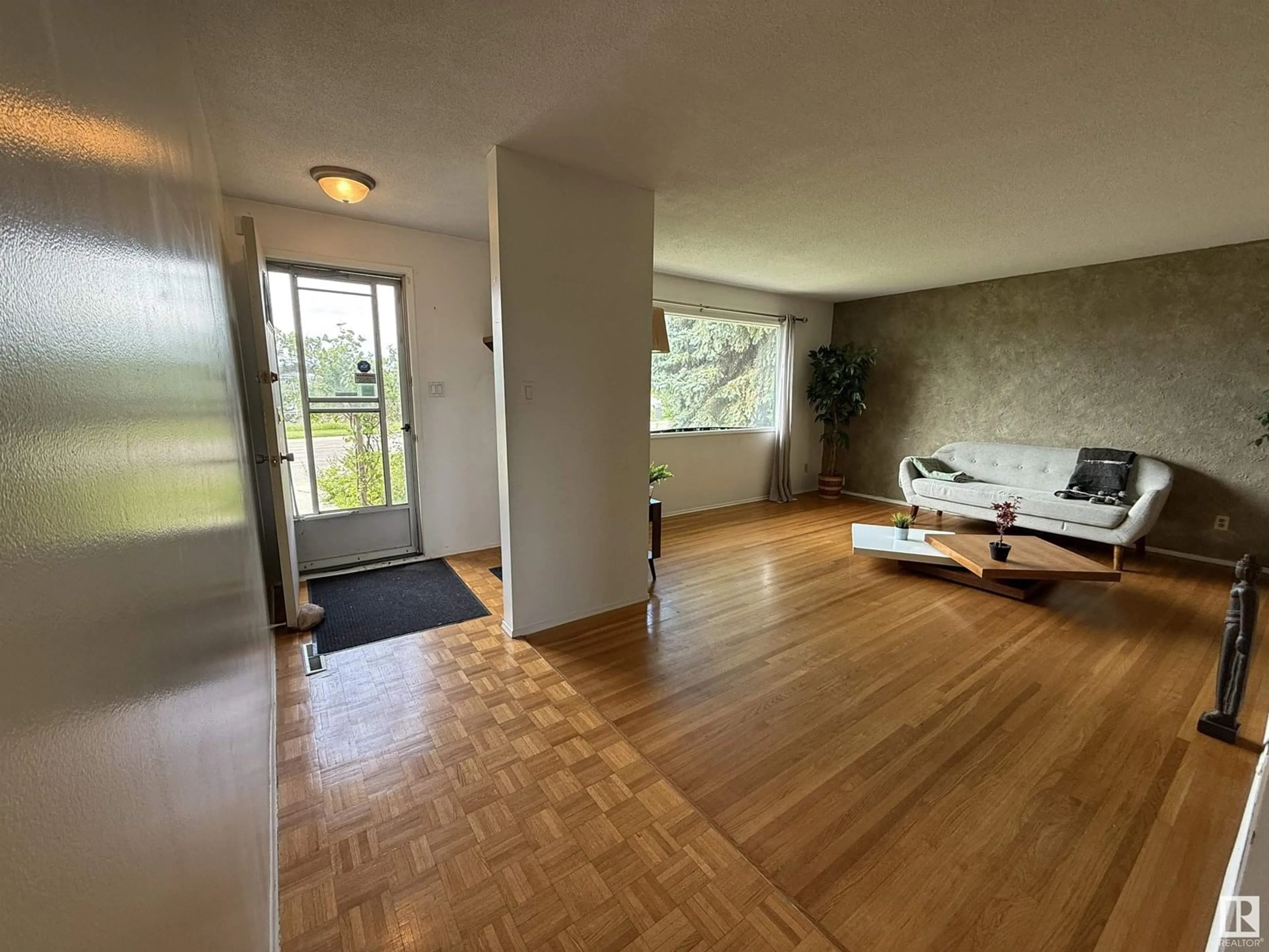 A pic of a room for 3516 104 AV, Edmonton Alberta T5W0B2