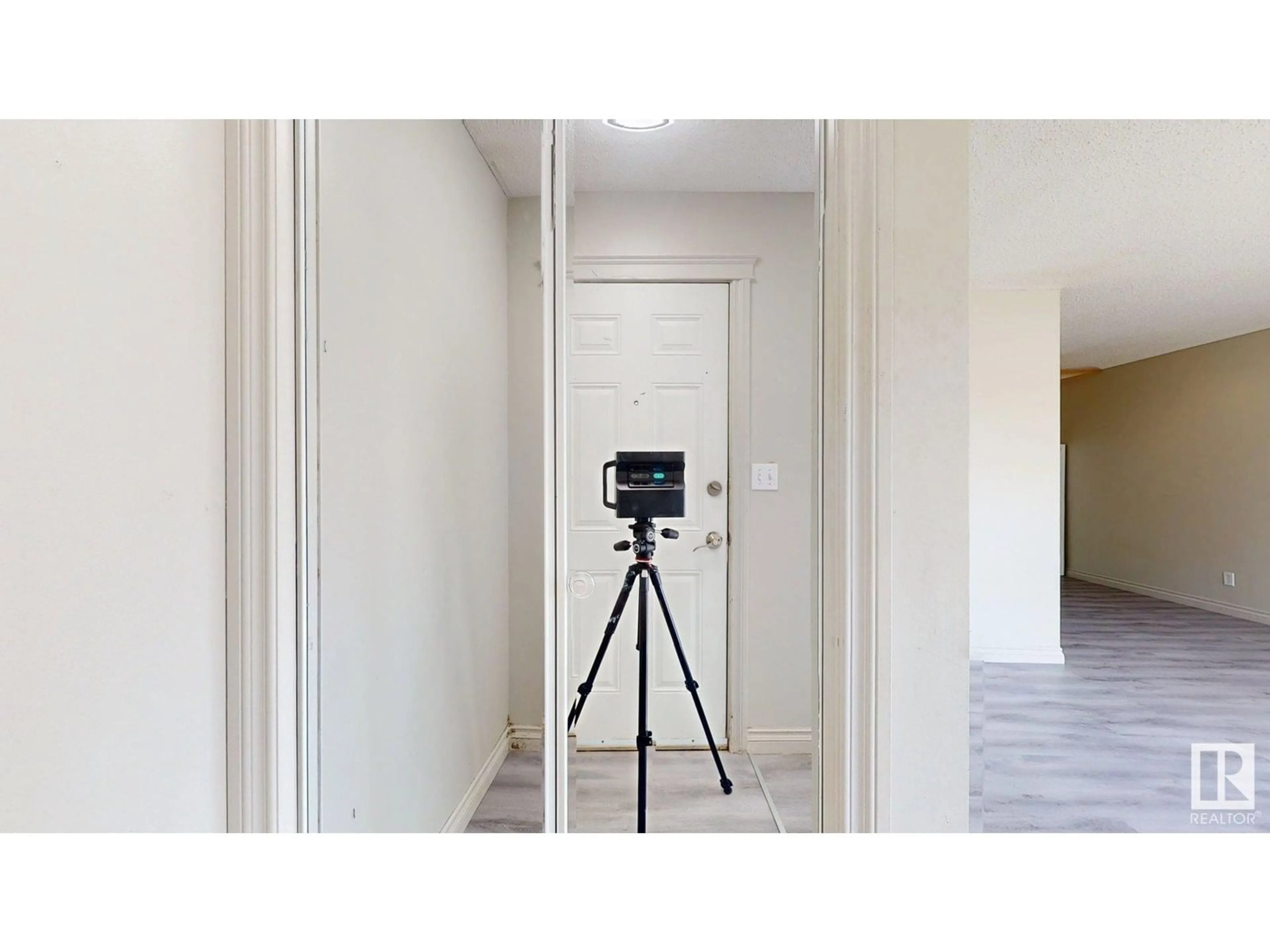 A pic of a room for 1508 62 ST, Edmonton Alberta T6L1S8