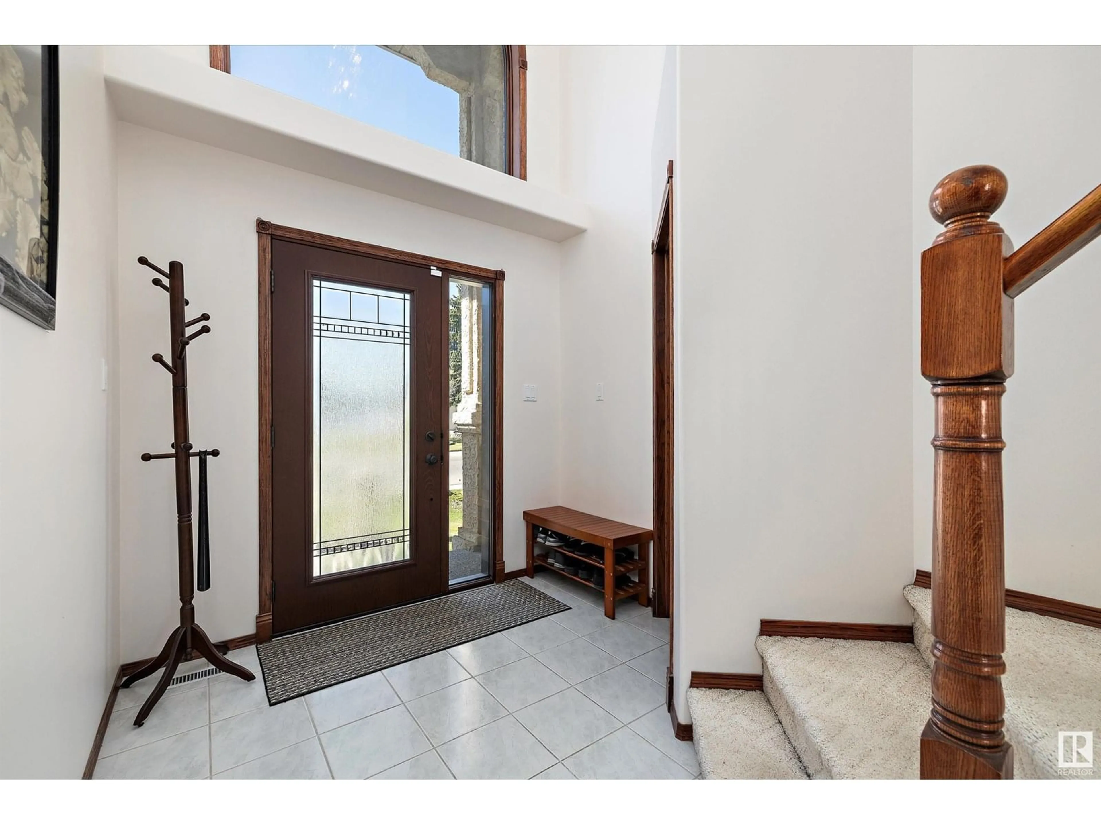 Indoor foyer for NW - 15903 132 ST, Edmonton Alberta T6V1E4