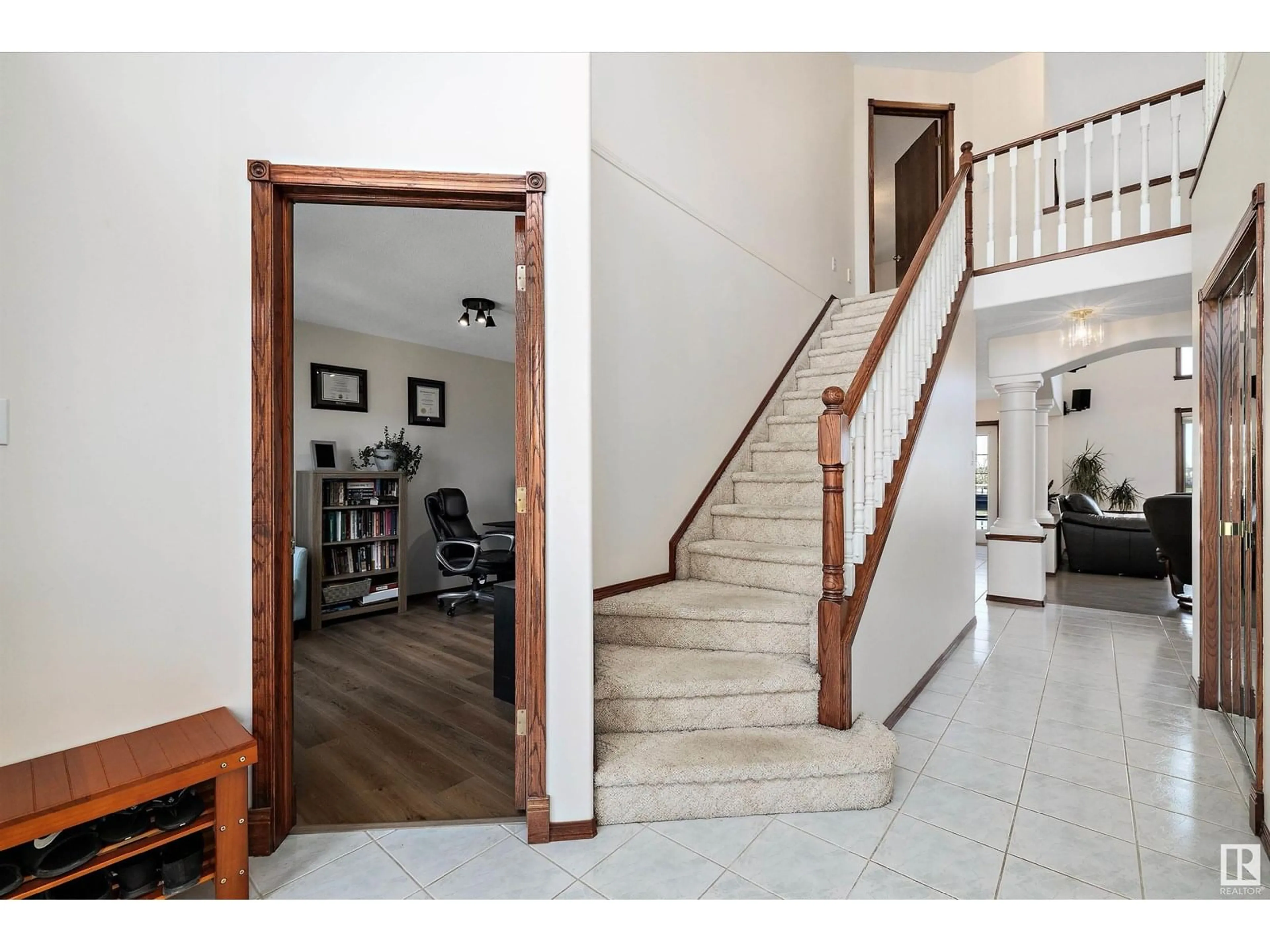 Indoor foyer for NW - 15903 132 ST, Edmonton Alberta T6V1E4