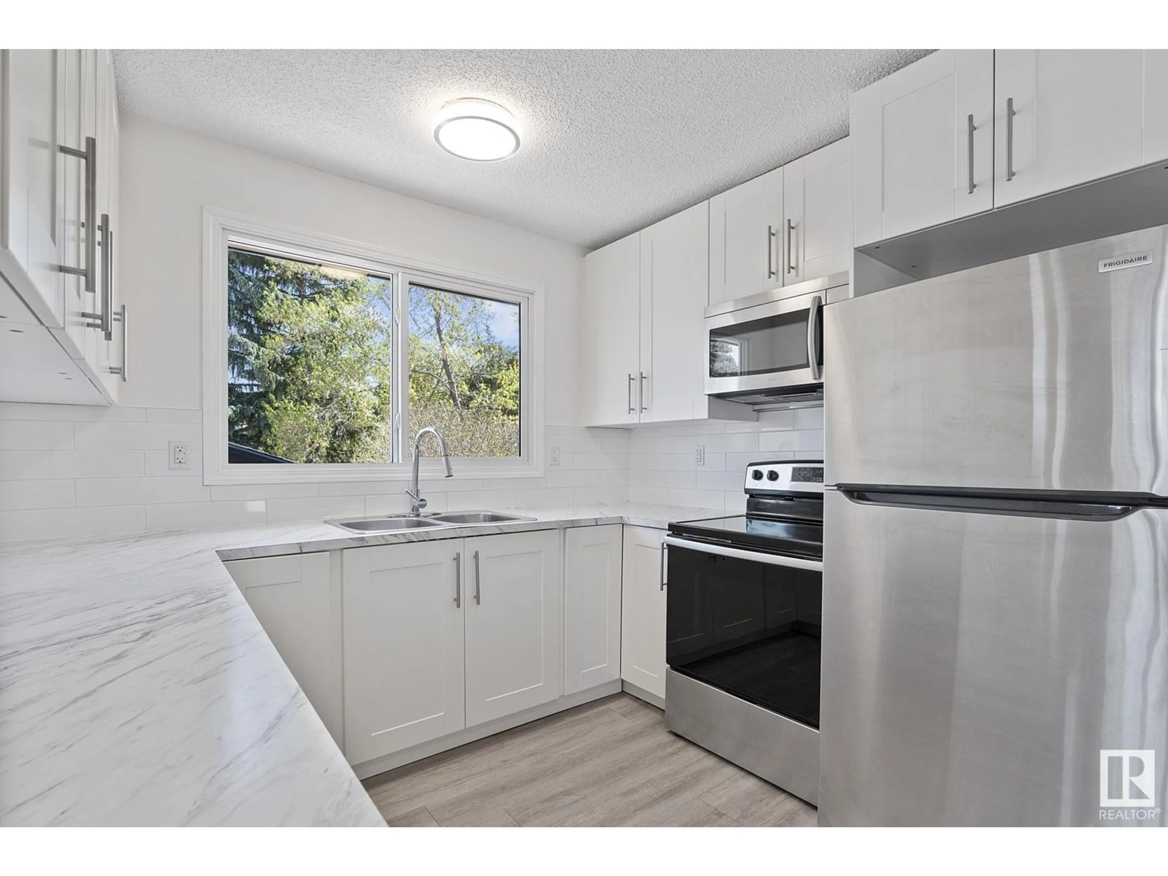 Standard kitchen, unknown for 1021 HAYTHORNE RD, Sherwood Park Alberta T8A1B4