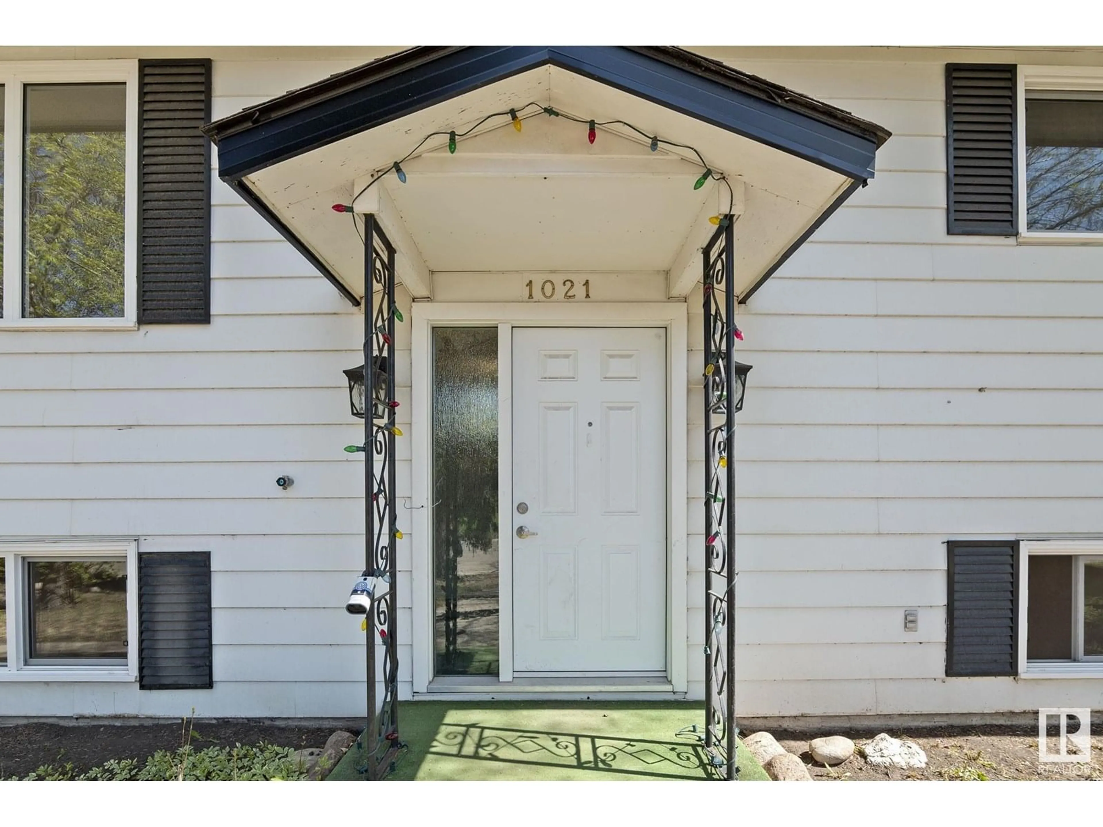 Indoor entryway for 1021 HAYTHORNE RD, Sherwood Park Alberta T8A1B4