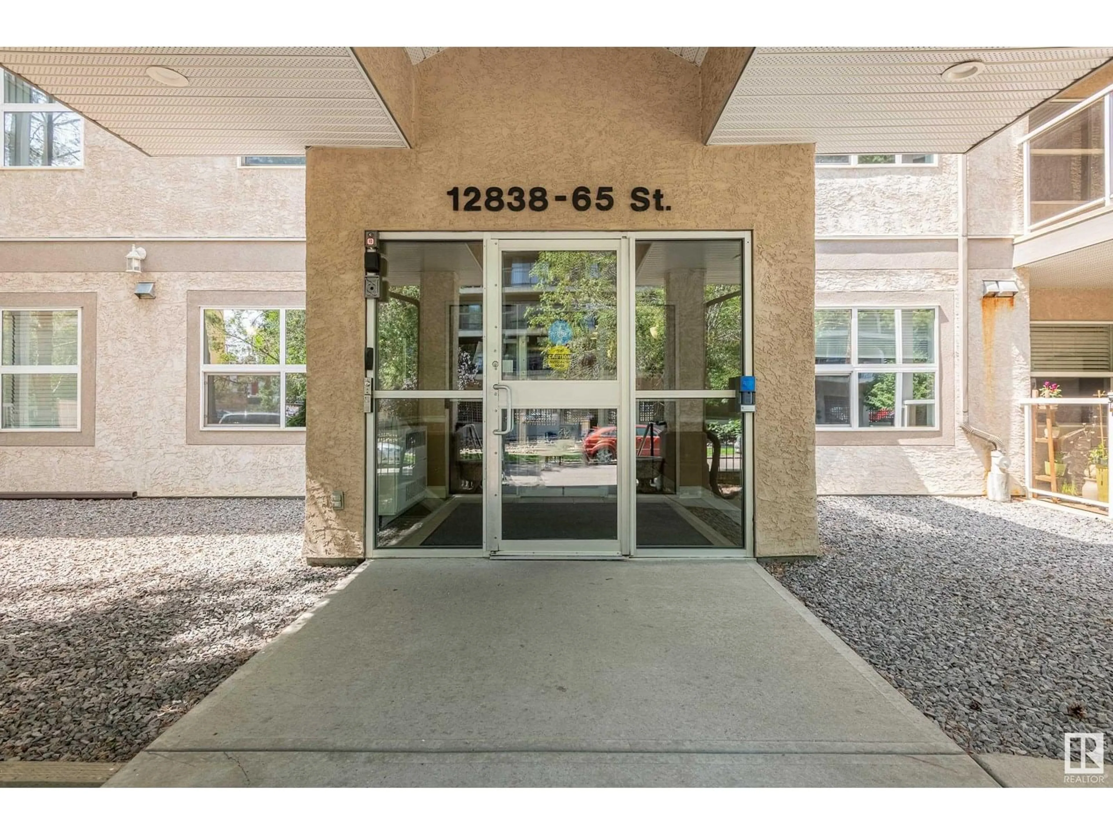 Indoor foyer for #106 - 12838 65 ST, Edmonton Alberta T5A5H3