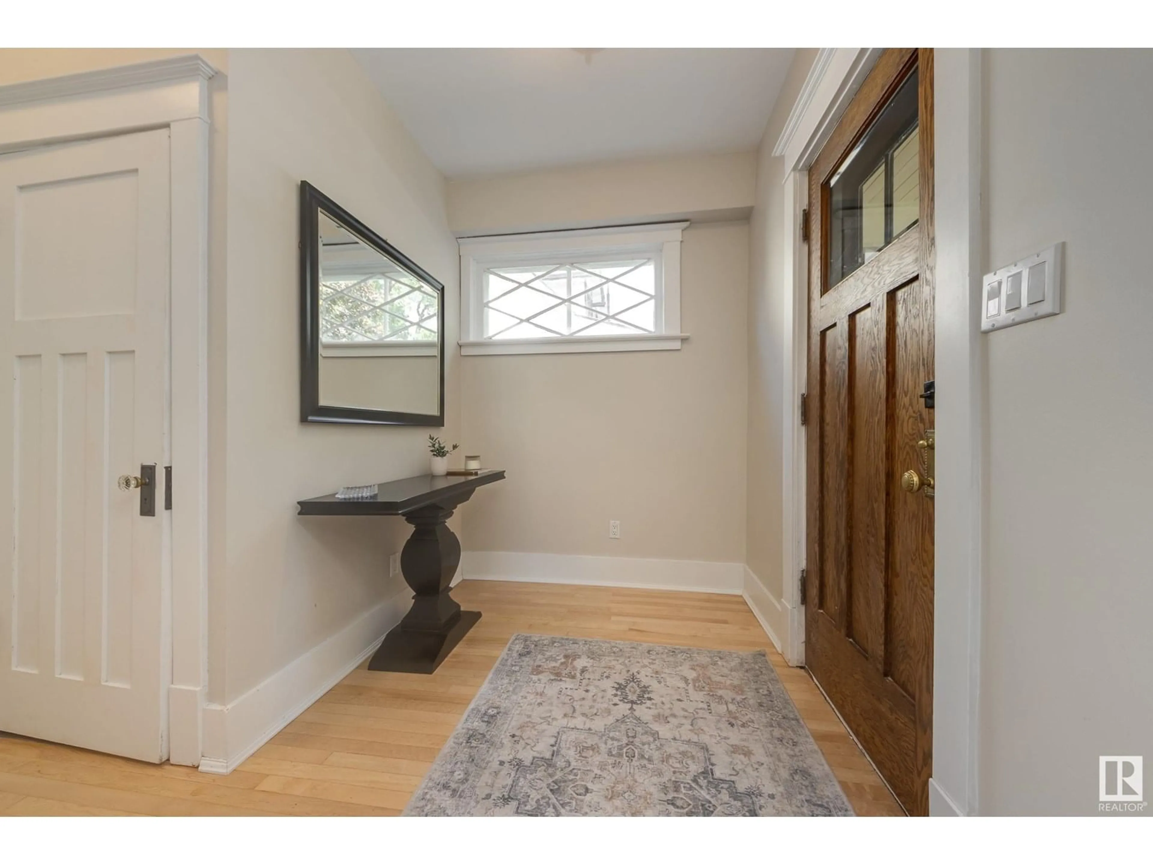 Indoor entryway for NW - 11118 65 ST, Edmonton Alberta T5W4K1