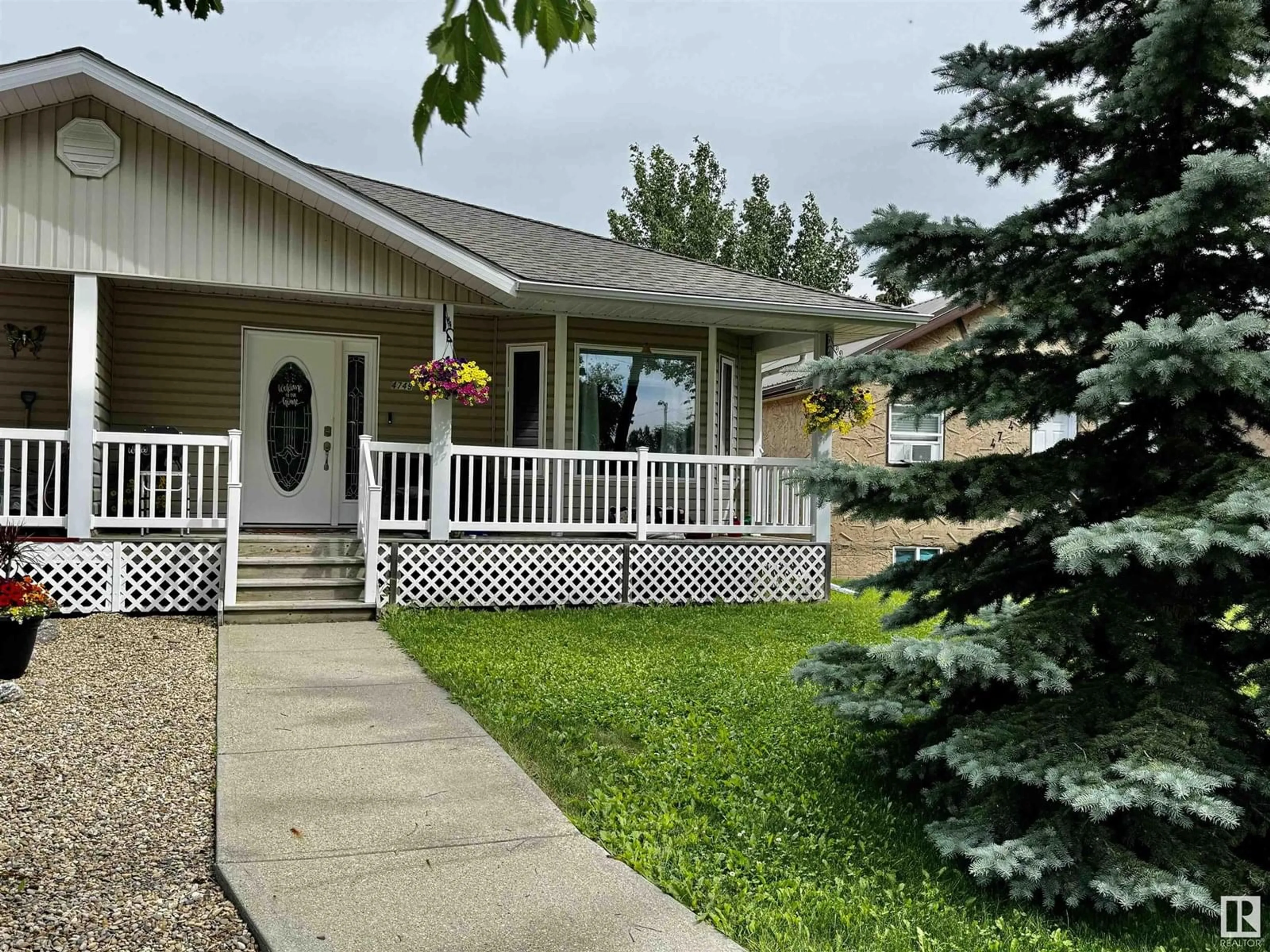 Home with vinyl exterior material, unknown for 4749 47A AV, Drayton Valley Alberta T7A0A8