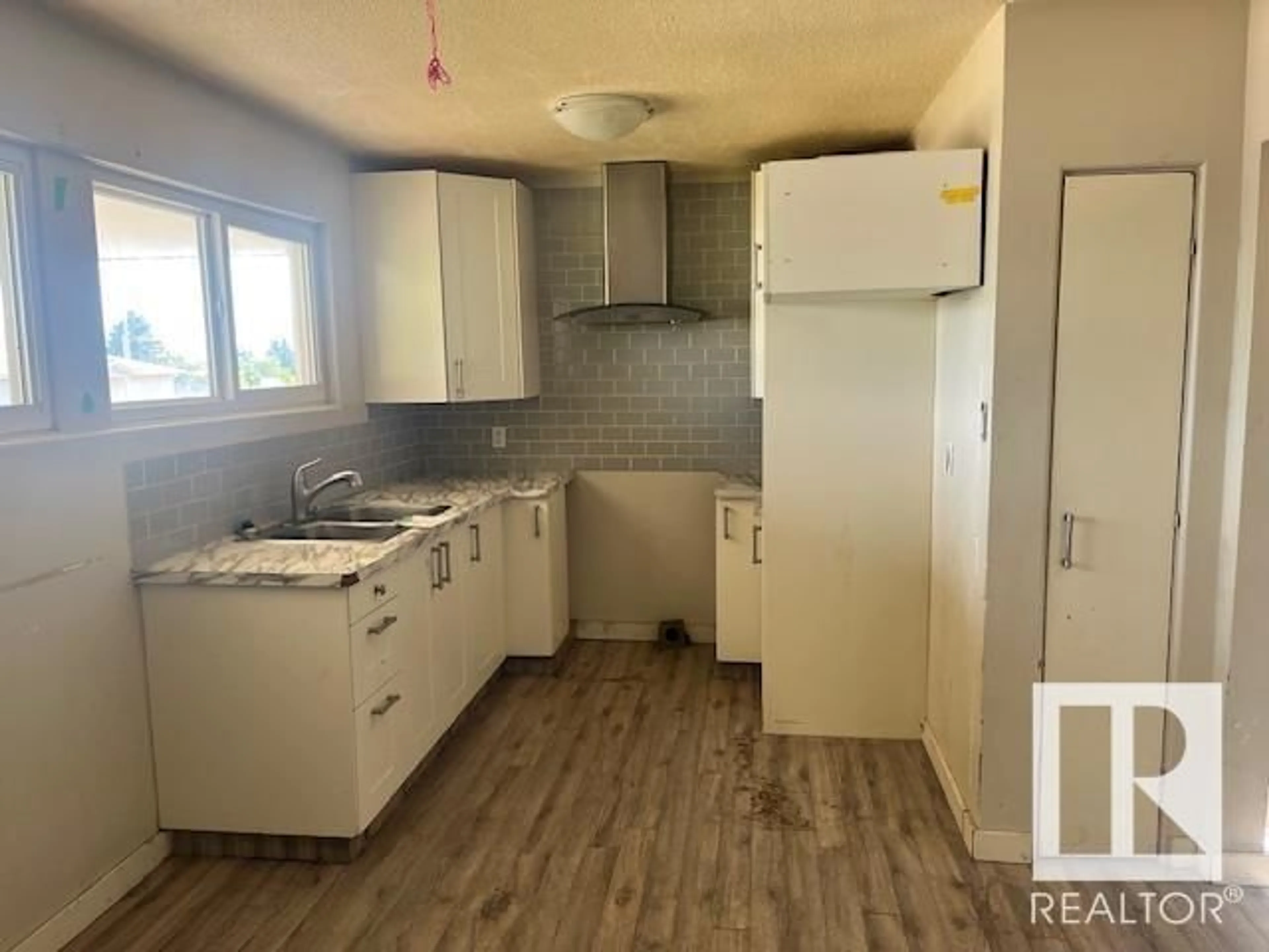 Standard kitchen, unknown for 4312 53 AV, Barrhead Alberta T7N1J8