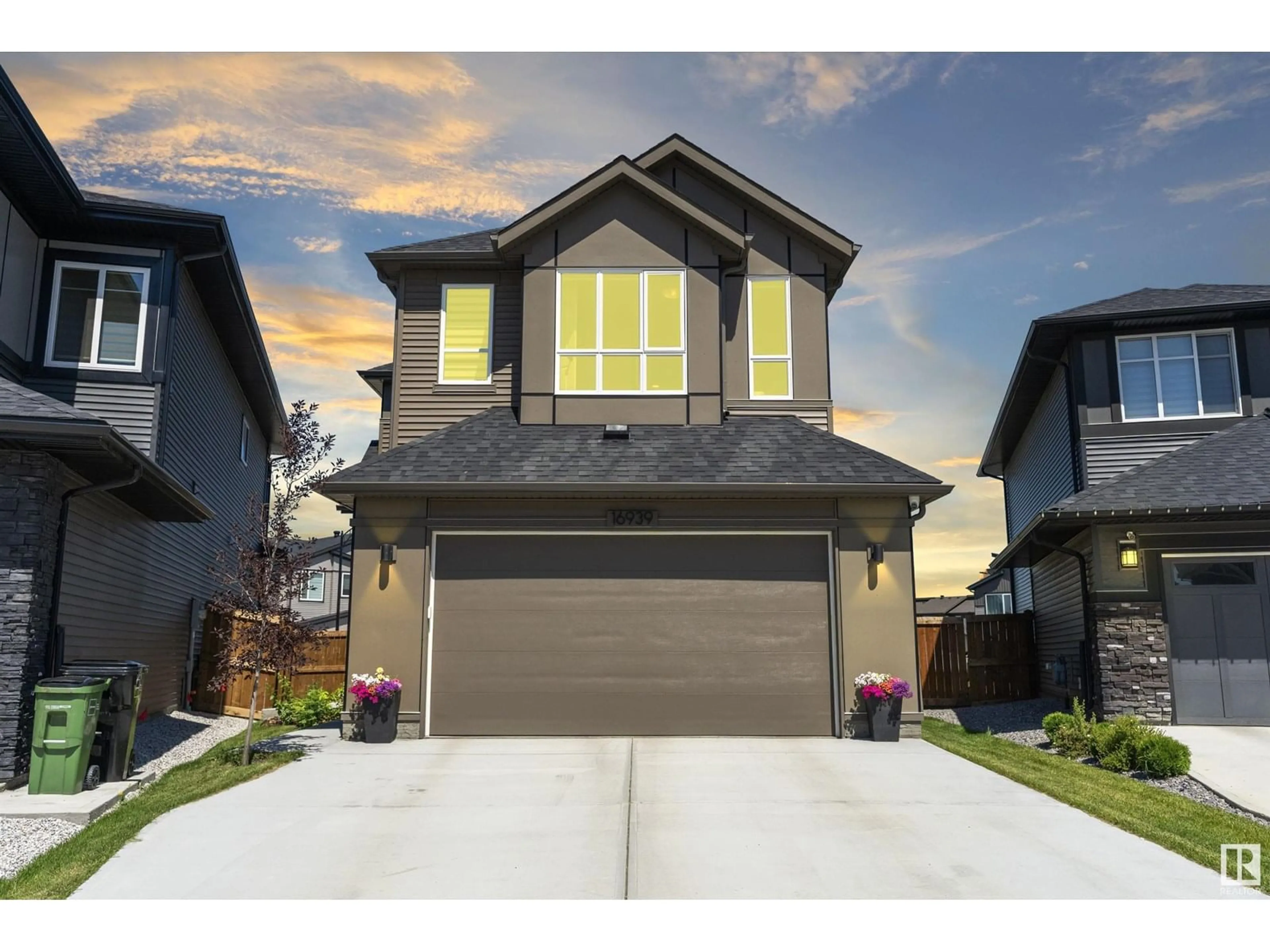 Home with vinyl exterior material, street for NW - 16939 49 ST, Edmonton Alberta T5Y5G9