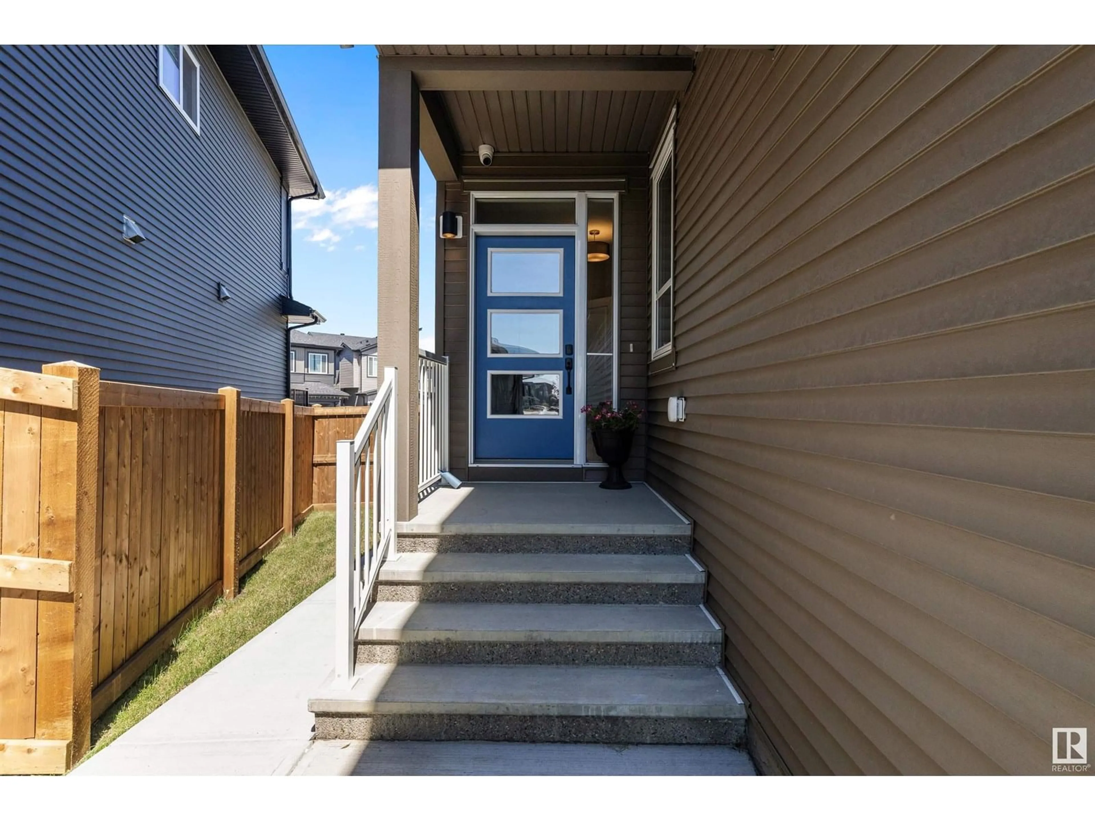 Indoor entryway for NW - 16939 49 ST, Edmonton Alberta T5Y5G9