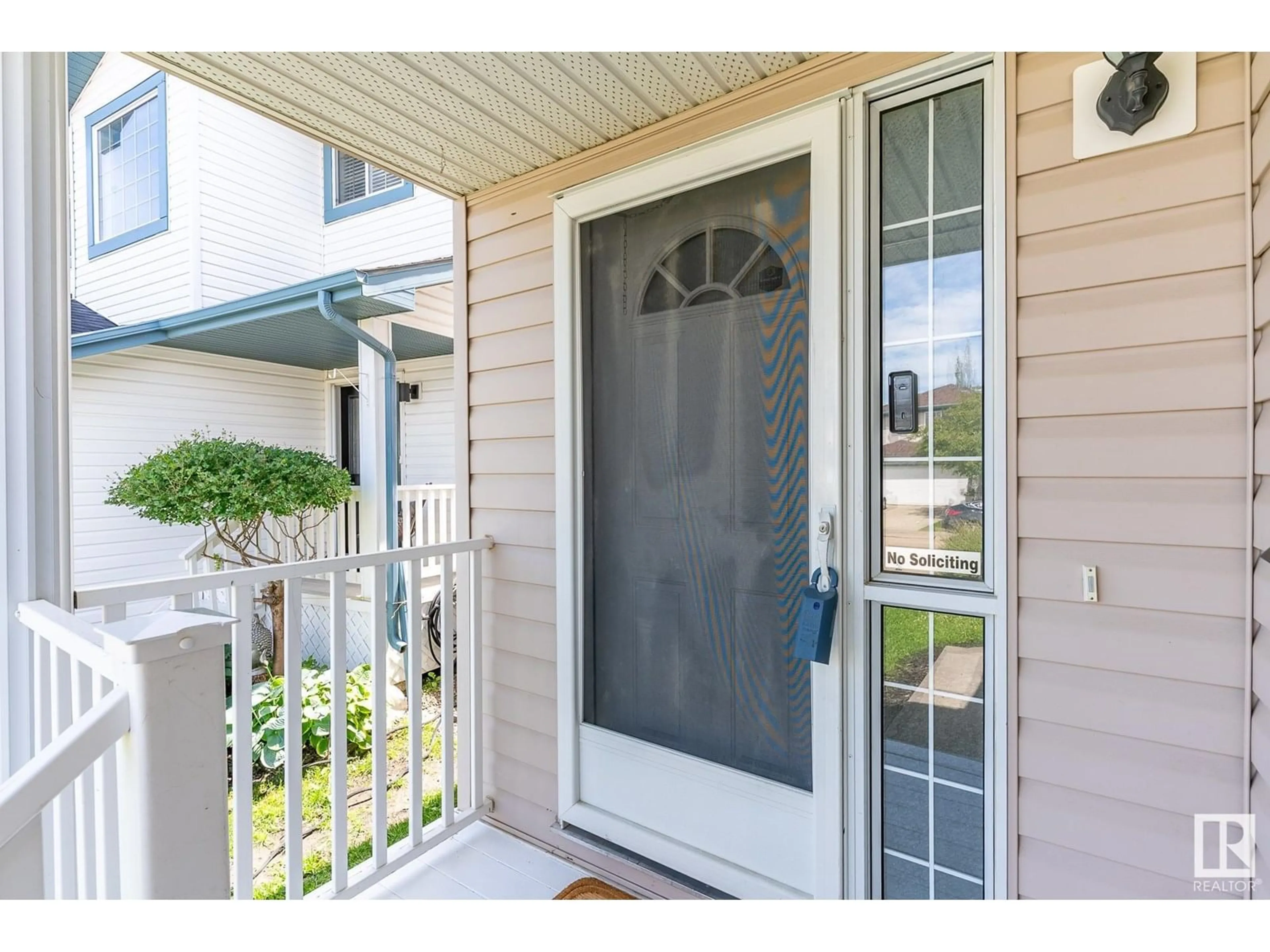 Indoor entryway for 168 WARD CR, Edmonton Alberta T6T1M6