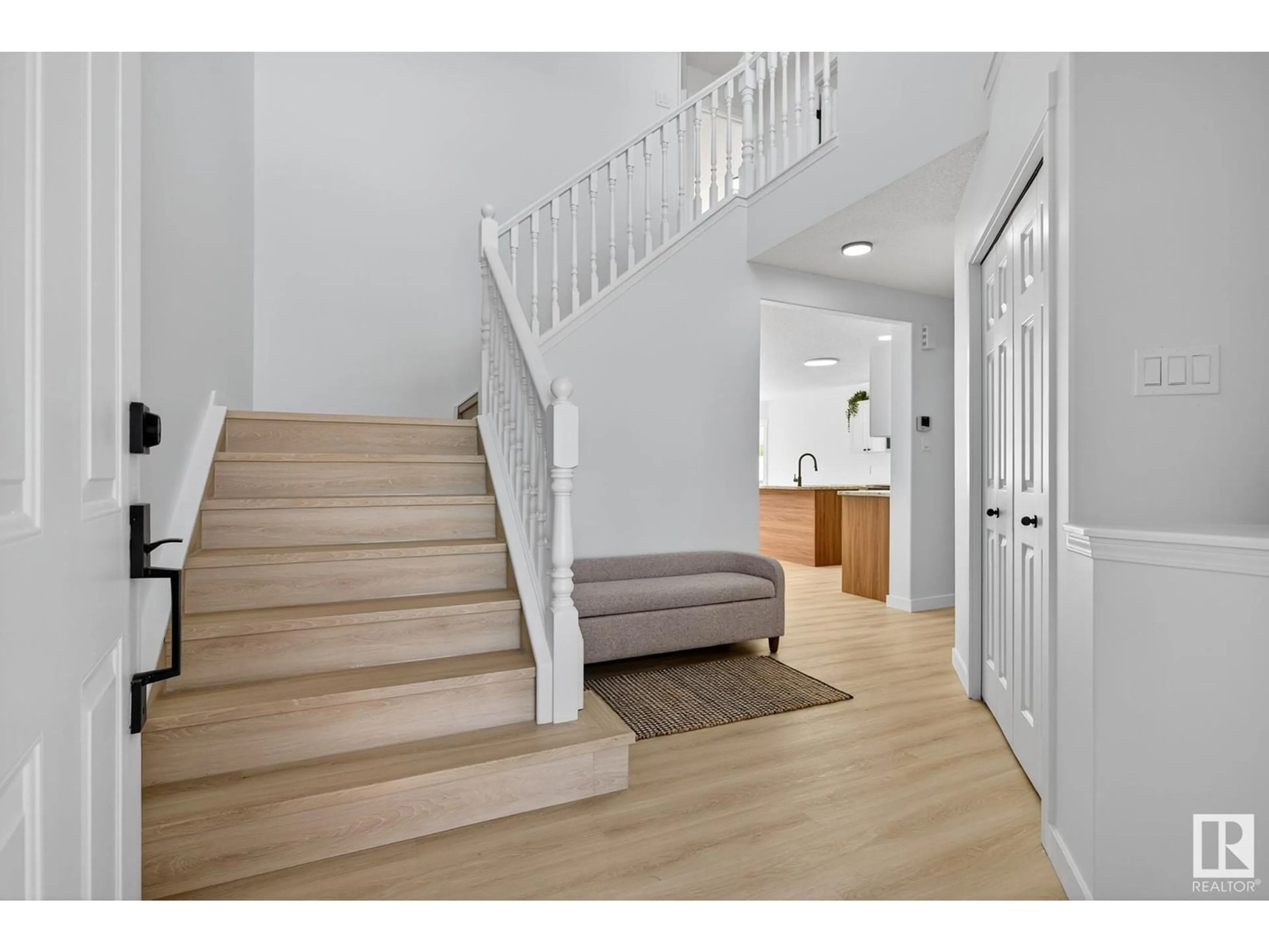 Indoor entryway for 168 WARD CR, Edmonton Alberta T6T1M6
