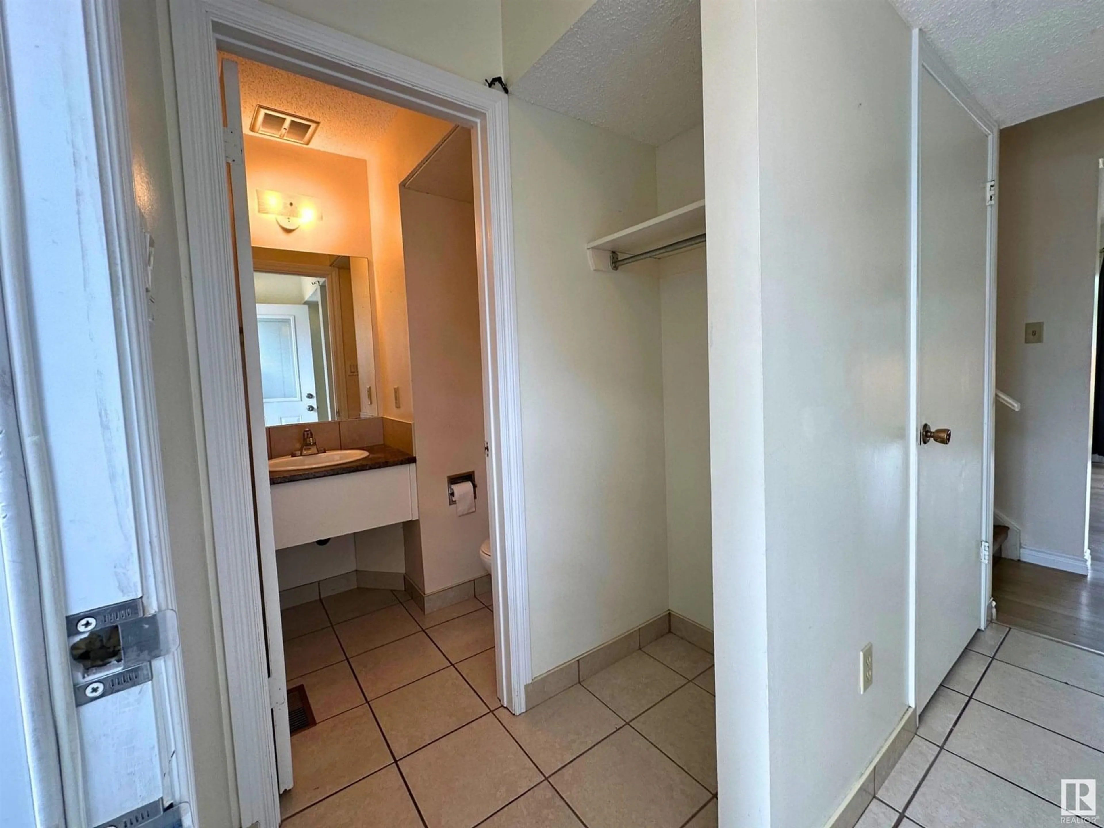 Unknown for 18351 66 AV, Edmonton Alberta T5T1Z5