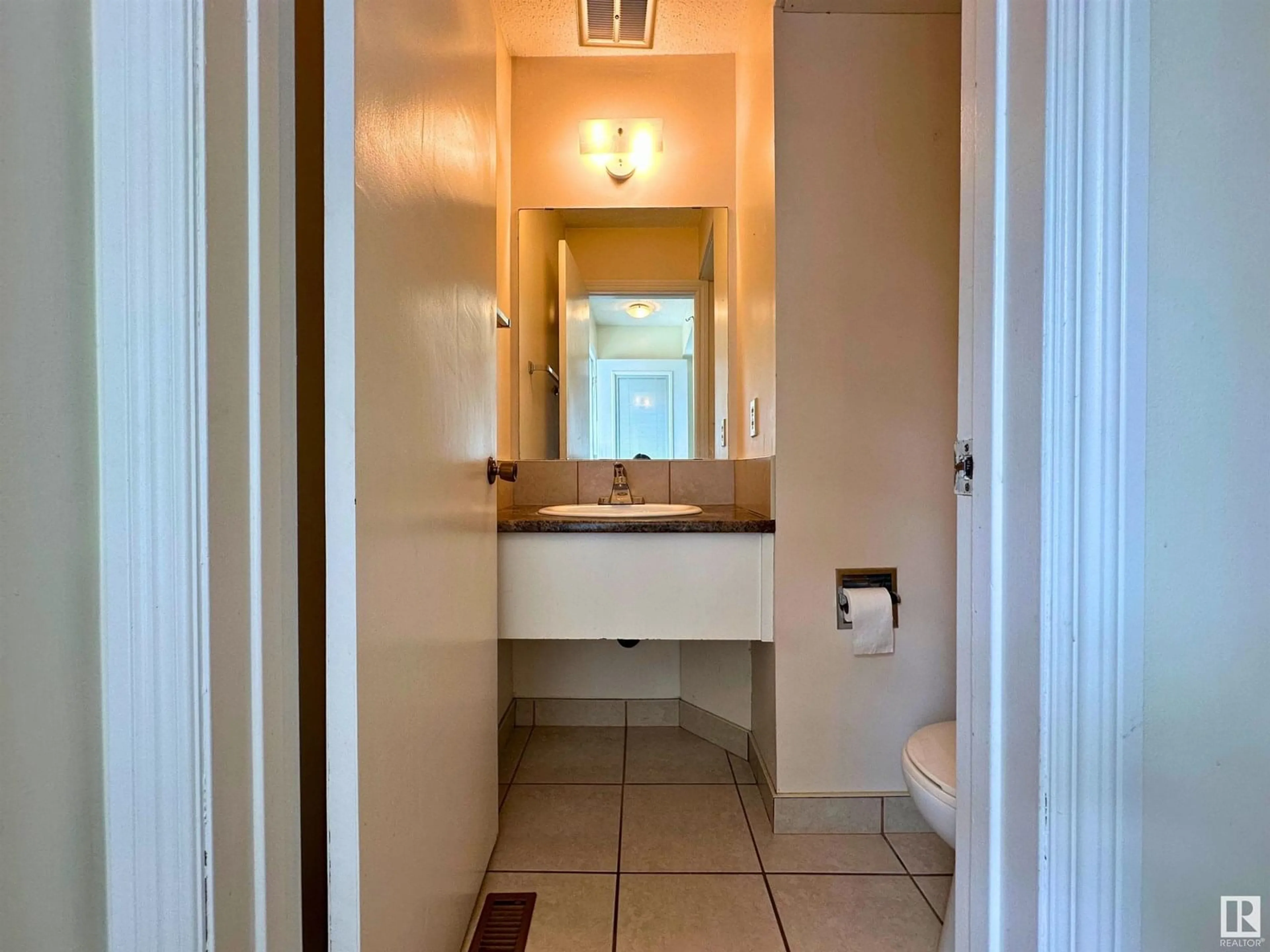 Standard bathroom, ceramic/tile floor for 18351 66 AV, Edmonton Alberta T5T1Z5