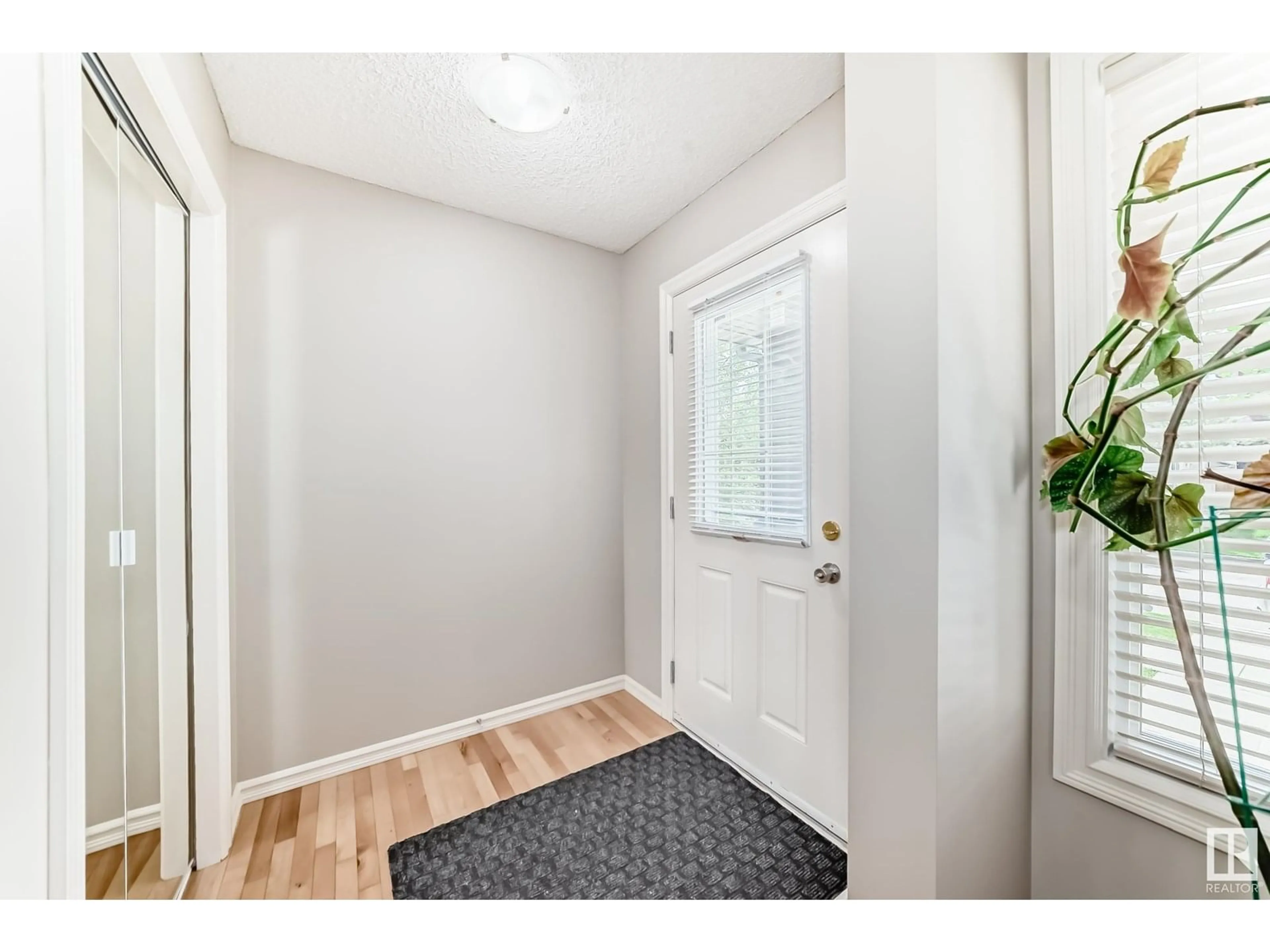 Indoor entryway for NW - 14767 140 ST, Edmonton Alberta T6V0A4