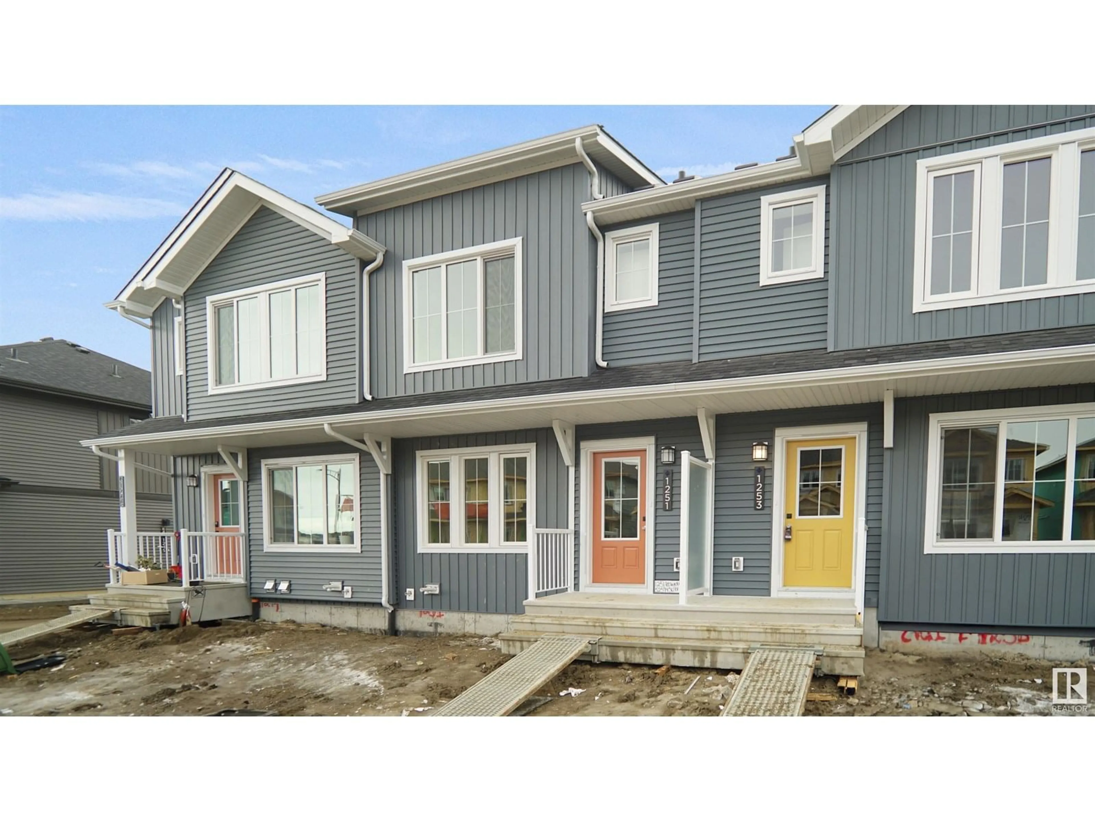 Home with vinyl exterior material, street for 140 FICUS WY, Fort Saskatchewan Alberta T8L0Z6