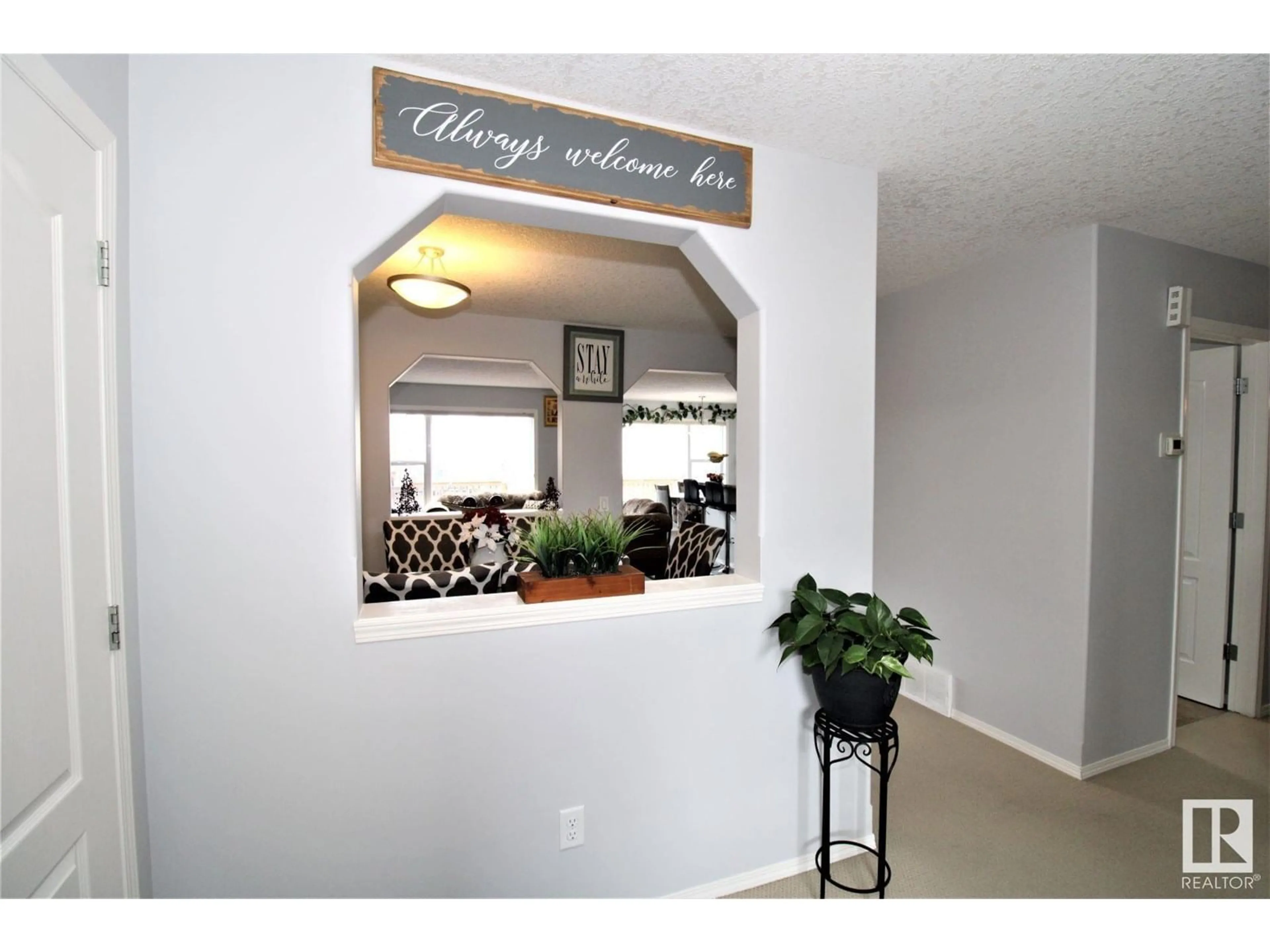 Indoor foyer for 1218 37 AV NW, Edmonton Alberta T6T0J5