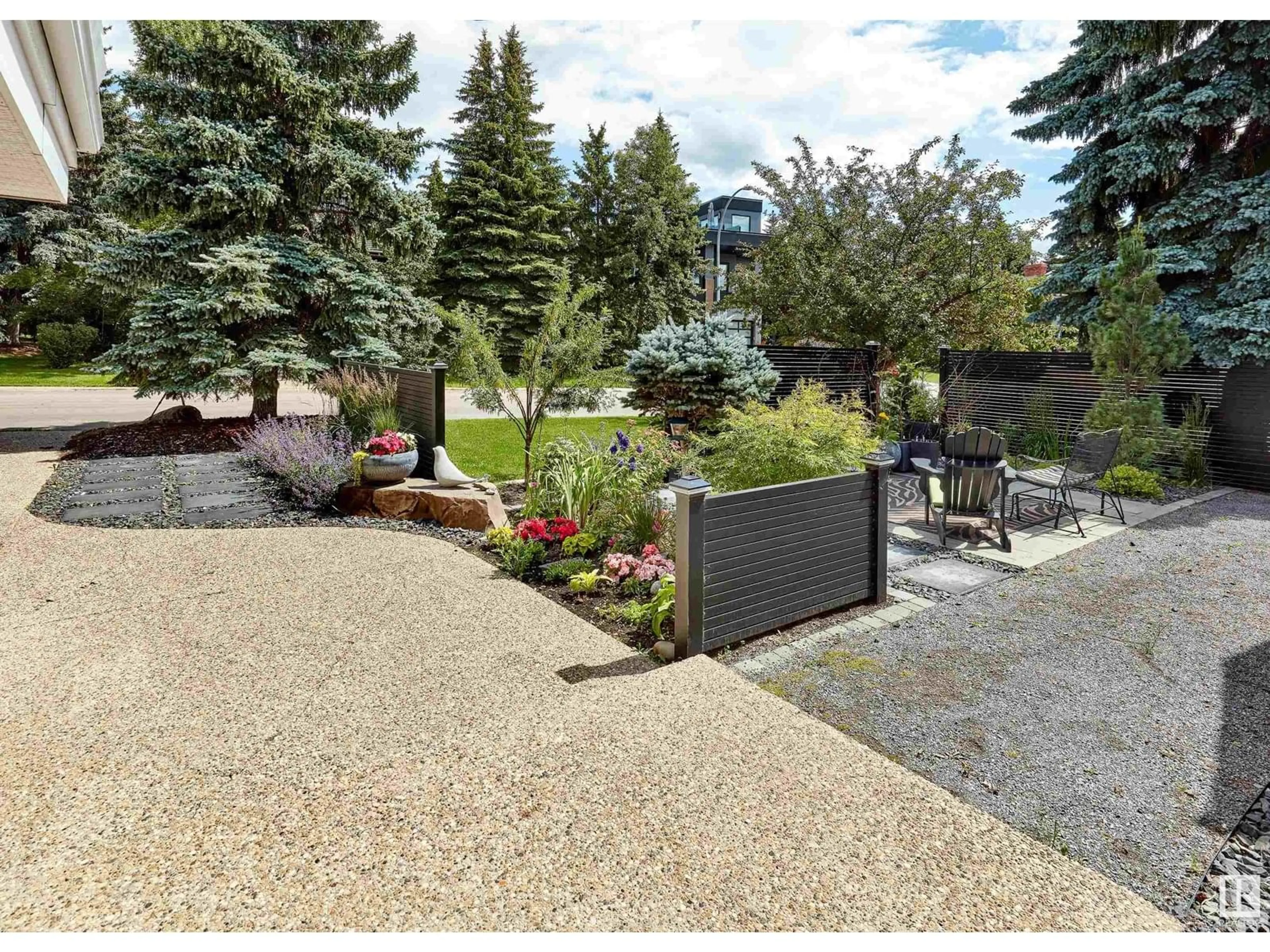 Patio, street for 4804 154 ST, Edmonton Alberta T6H5K7